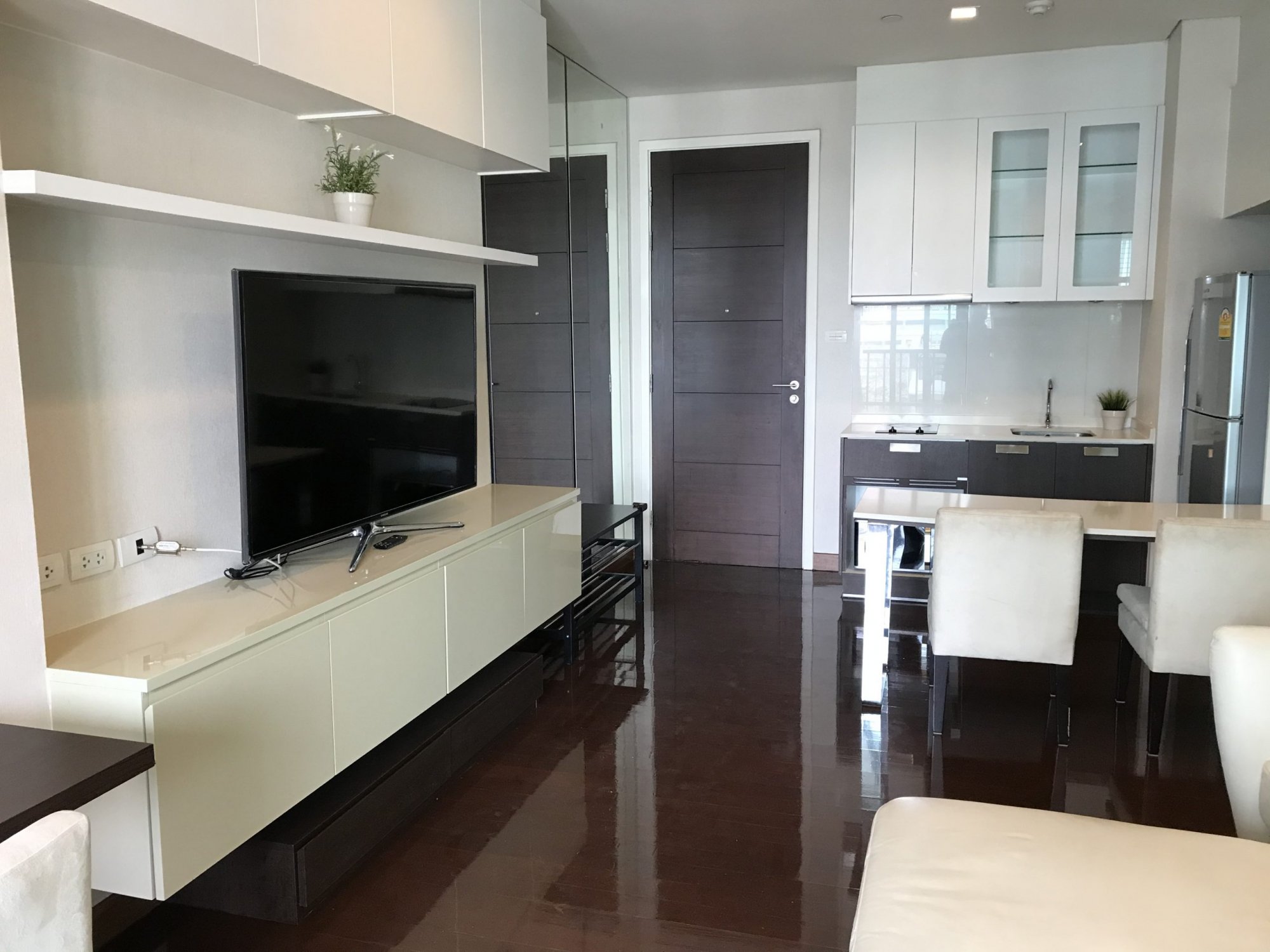 ** ขาย/เช่า ** Ivy Thonglor ขายเพียง 8,030,000บาท รวมค่าใช้จ่ายทุกอย่าง เช่าเพียง 30,000บาท/เดือน 1 ห้องนอน 43ตรม. ใกล้ BTS ทองหล่อ เฟอร์นิเจอร์ครบพร้อมเข้าอยู่ (P-00777)