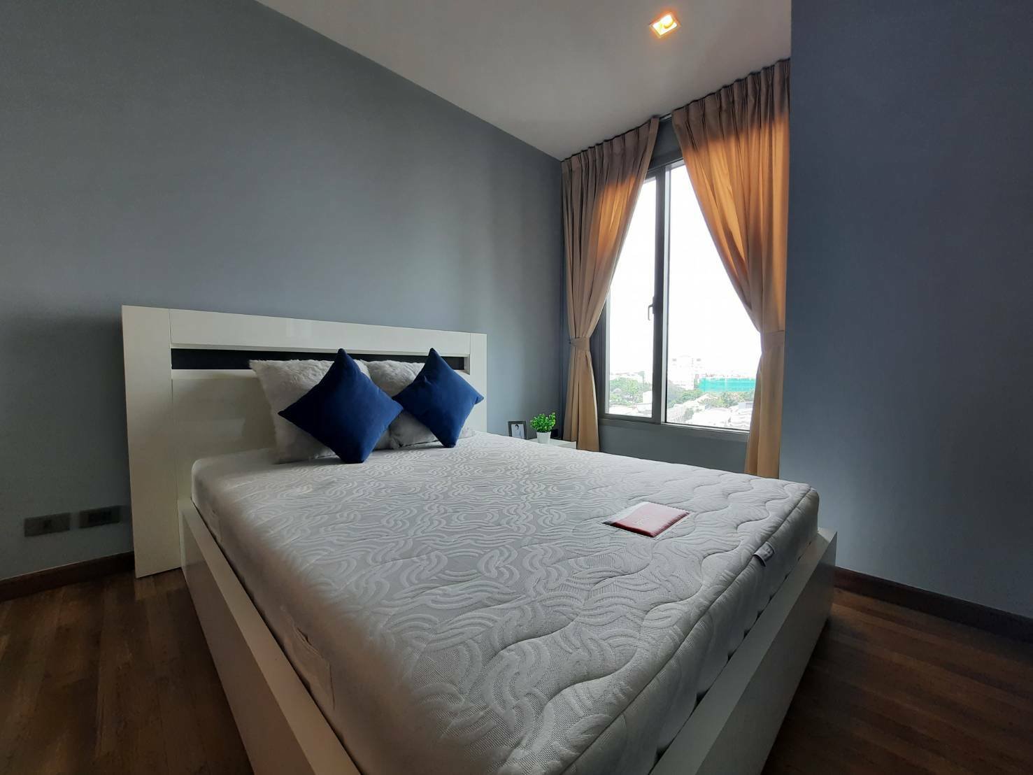คอนโดราคาดีพร้อมขาย/เช่า at ซีล บาย แสนสิริ 1 ห้องนอน 32 ตรม. ขายเพียง 3,390,000 บาท (ค่าโอนคนละครึ่ง) หรือ เช่าเพียง 15,000 บาท/เดือน เฟอร์นิเจอร์ครบพร้อมเข้าอยู่ (PROP000141)