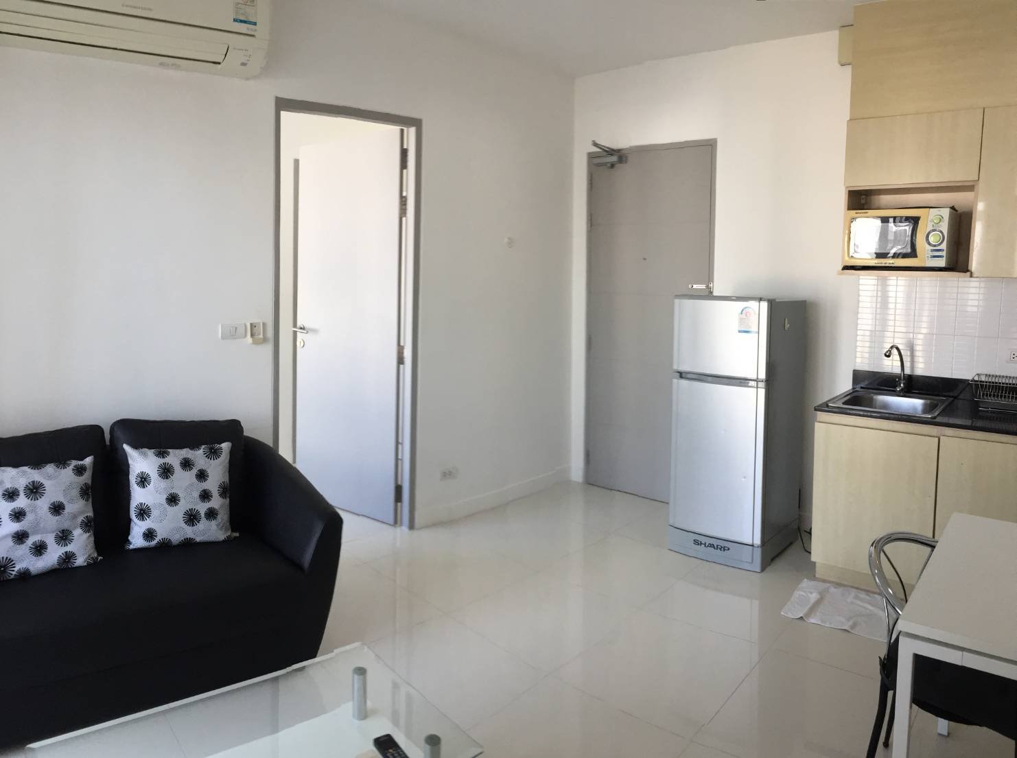 ** ถูกที่สุดในโครงการ! ** Ideo Verve ขายเพียง 4,280,000บาท รวมค่าใช้จ่ายทุกอย่าง ณ วันโอน ใกล้ BTS อ่อนนุช 1 ห้องนอน ขนาด 36ตรม. ชั้น 8 ทิศเหนือ เฟอร์นิเจอร์ครบพร้อมเข้าอยู่ (P-00331)