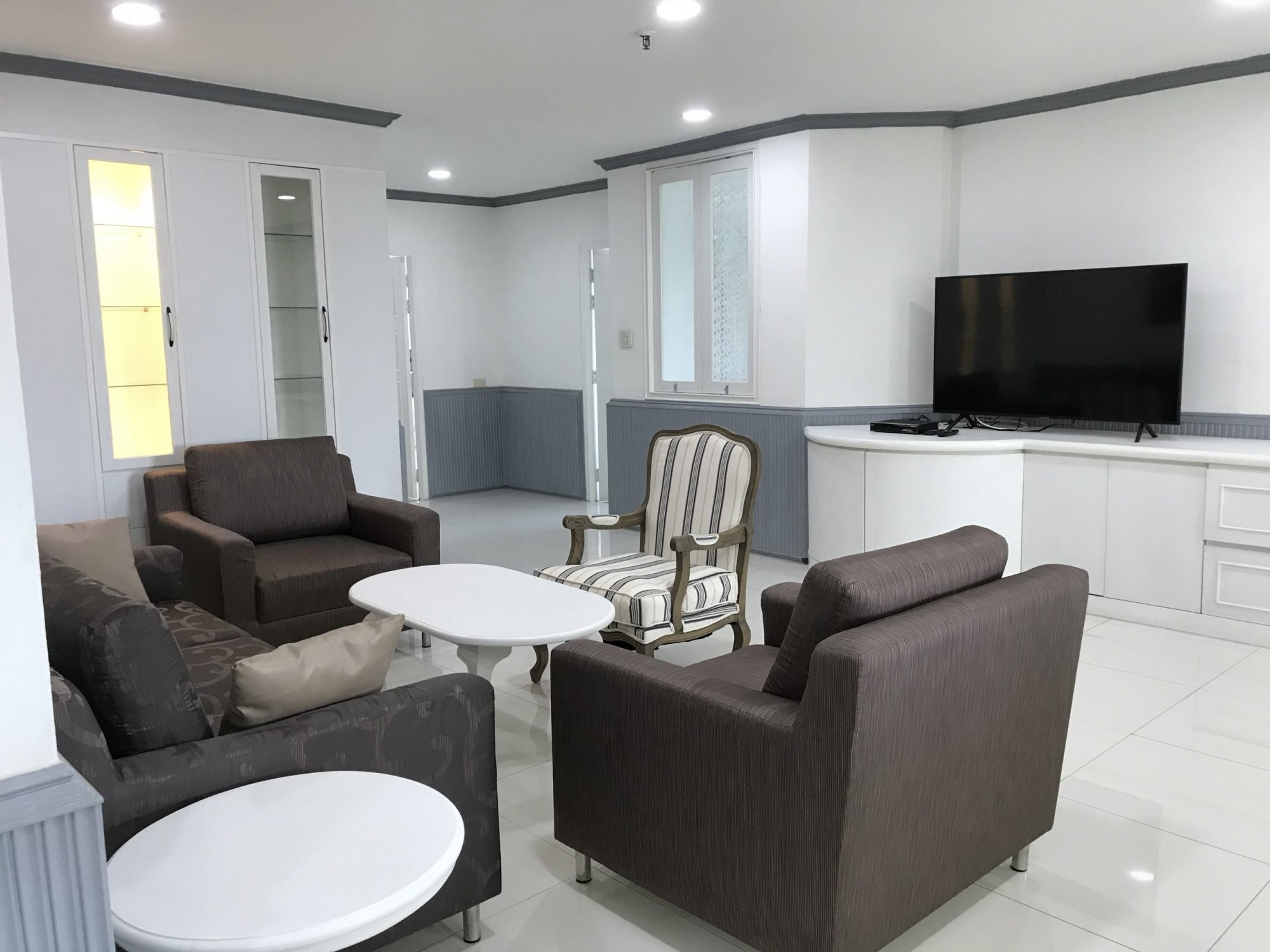 For rent at Fifty Fifth Tower 65,000THB/month 3 Bedroom 3 Bathroom 1 Mate Fully furnished PROP000147