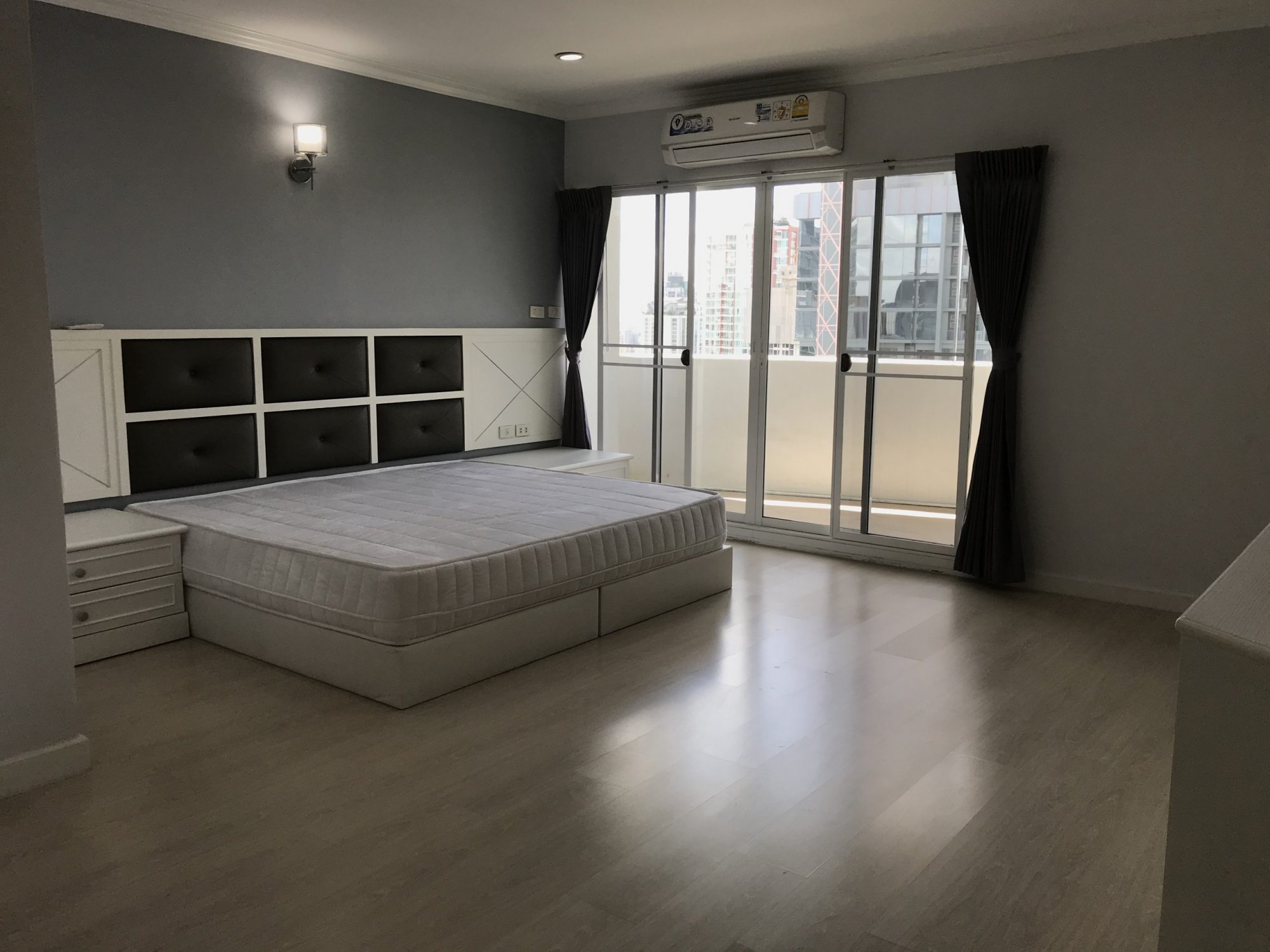 For rent at Fifty Fifth Tower 65,000THB/month 3 Bedroom 3 Bathroom 1 Mate Fully furnished PROP000147