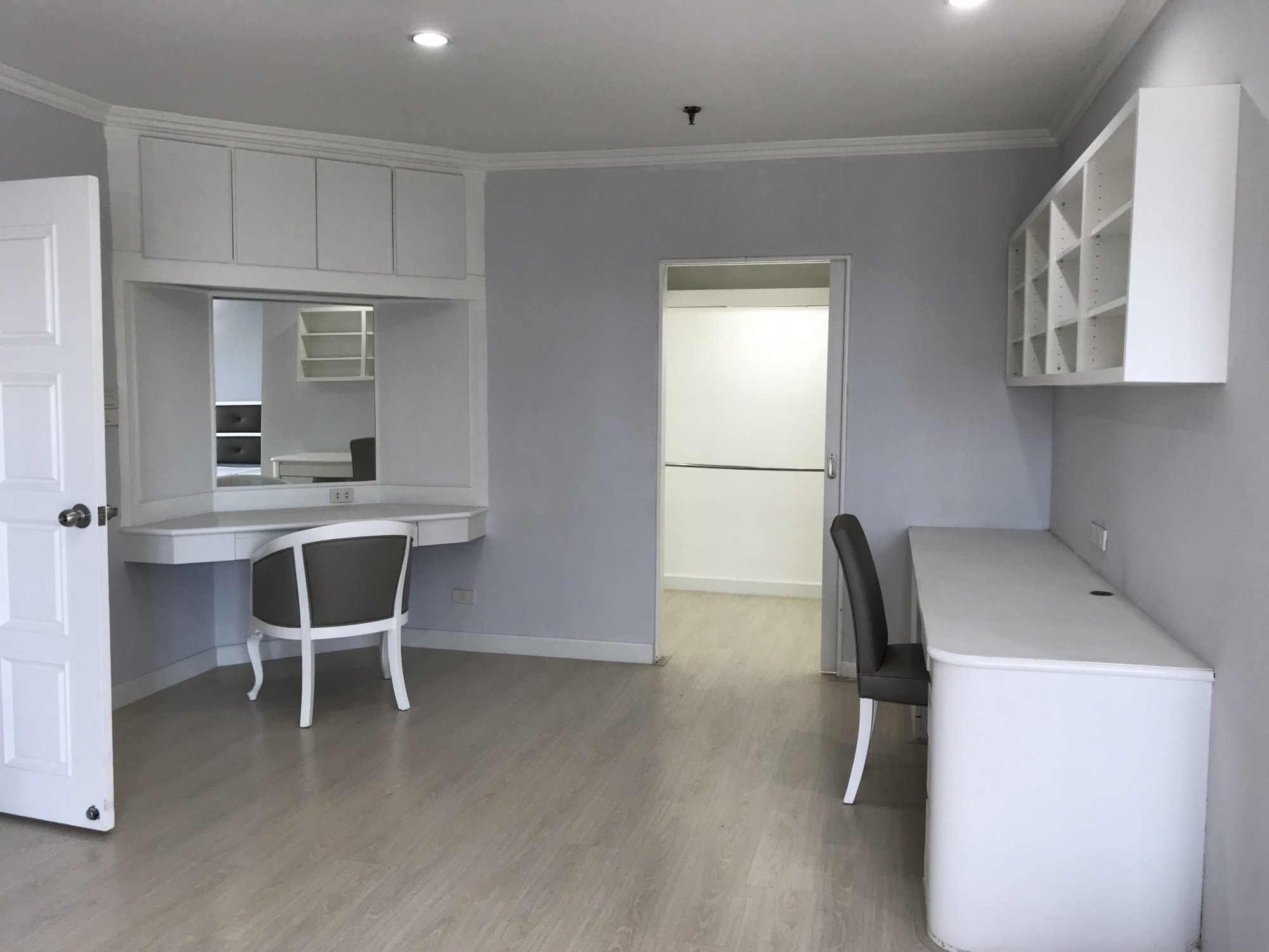 For rent at Fifty Fifth Tower 65,000THB/month 3 Bedroom 3 Bathroom 1 Mate Fully furnished PROP000147