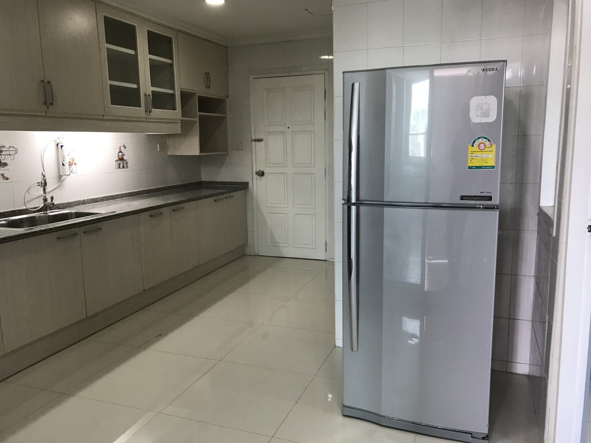 ปล่อยเช่า! 55 Tower ในราคาพิเศษ เพียง 65,000 บาท/เดือน 3 ห้องนอน 3 ห้องน้ำ 1 ห้องแม่บ้าน 260ตรม. ห้องใหญ่อยู่สบาย ใกล้ BTS ทองหล่อ เฟอร์นิเจอร์ครบพร้อมเข้าอยู่ PROP000147