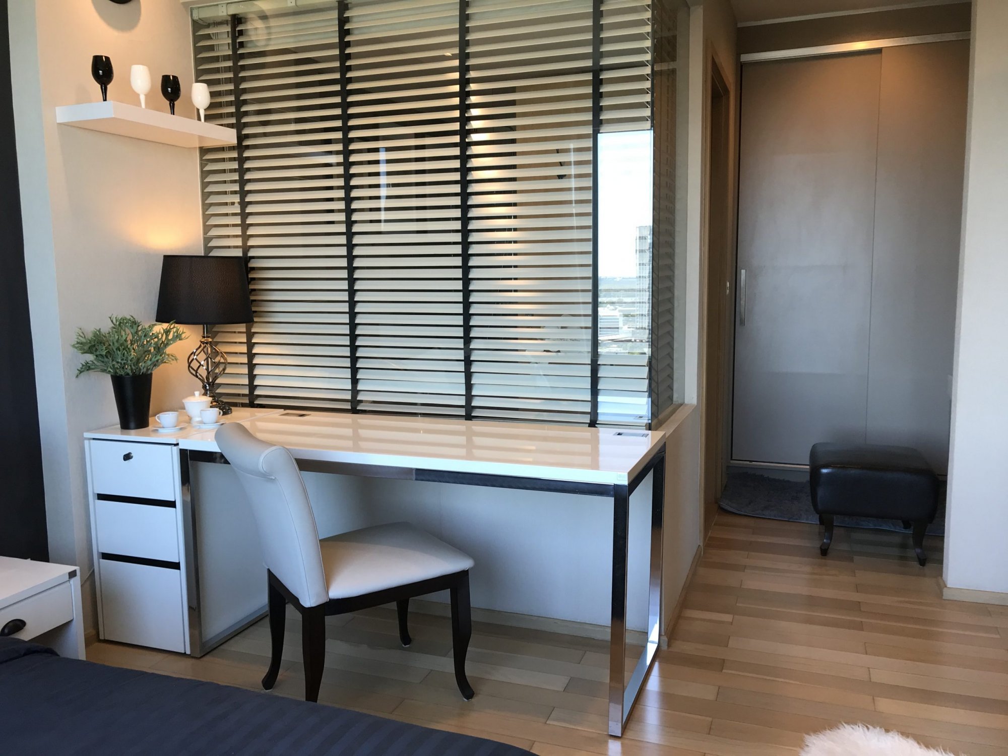 ** ขาย/เช่า ** Siri at Sukhumvit ขายเพียง 16,590,000บาท รวมค่าใช้จ่ายทุกอย่าง เช่าเพียง 65,000บาท/เดือน 2 ห้องนอน 2 ห้องน้ำ 70ตรม. ใกล้ BTS ทองหล่อ เฟอร์นิเจอร์ครบพร้อมเข้าอยู่ PROP000151