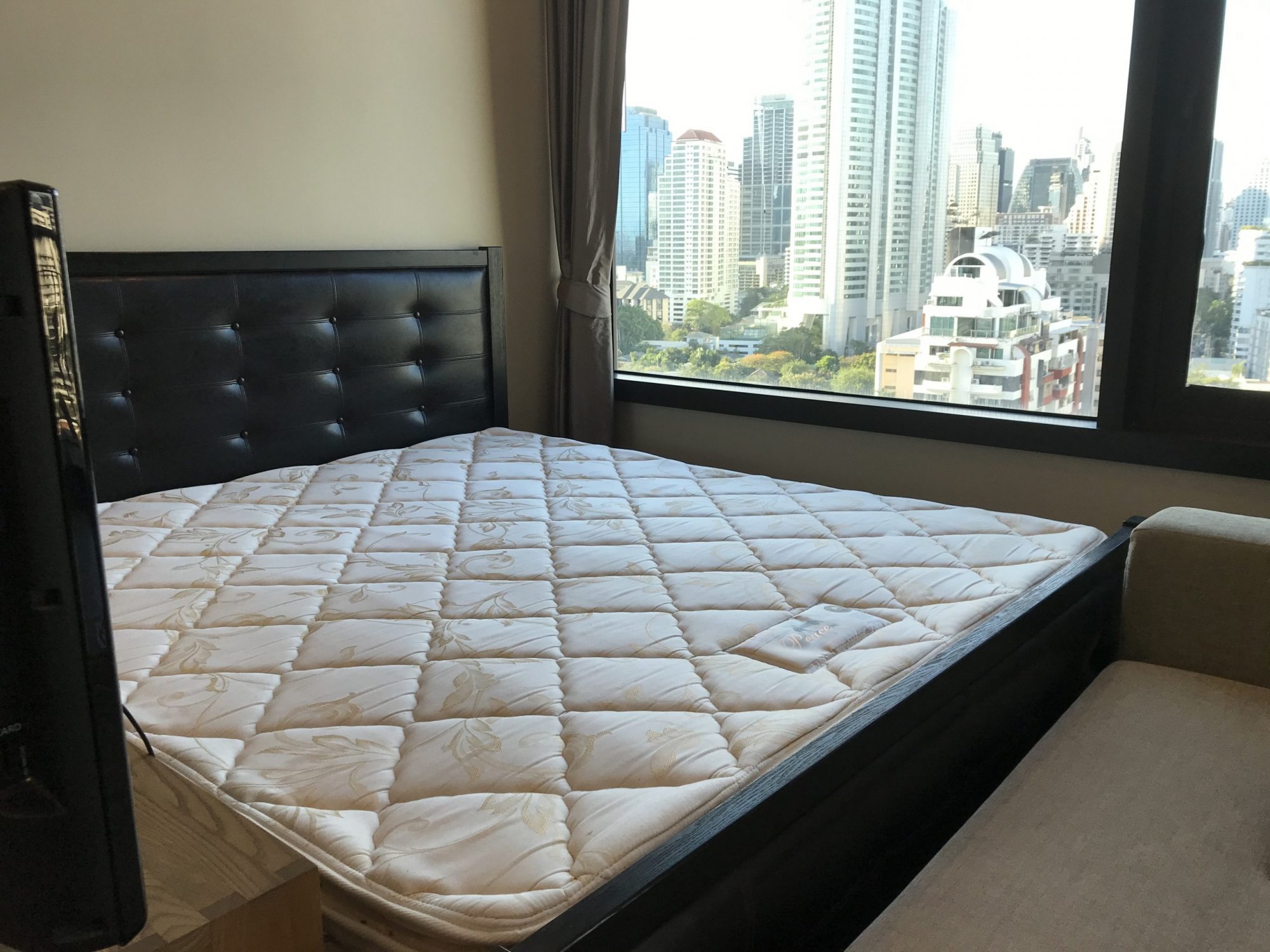 For Sale! at Aguston Sukhumvit 22 1 Bedroom 1 Bathroom 6,000,000 THB Transfer 50/50 Fully furnished (PROP000157)