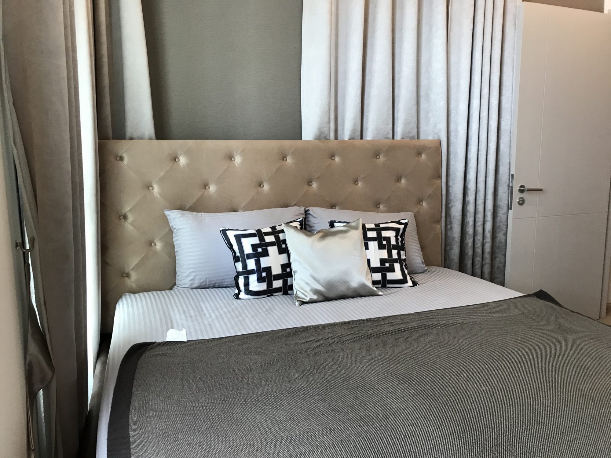 สุดคุ้มให้เช่า! The Capital Ekamai - Thonglor 3 ห้องนอน มี backyard 170 ตรม. เพียง 85,000 บาท/เดือน (ต่อรองราคาได้) เฟอร์นิเจอร์ครบพร้อมเข้าอยู่ (PROP000164)