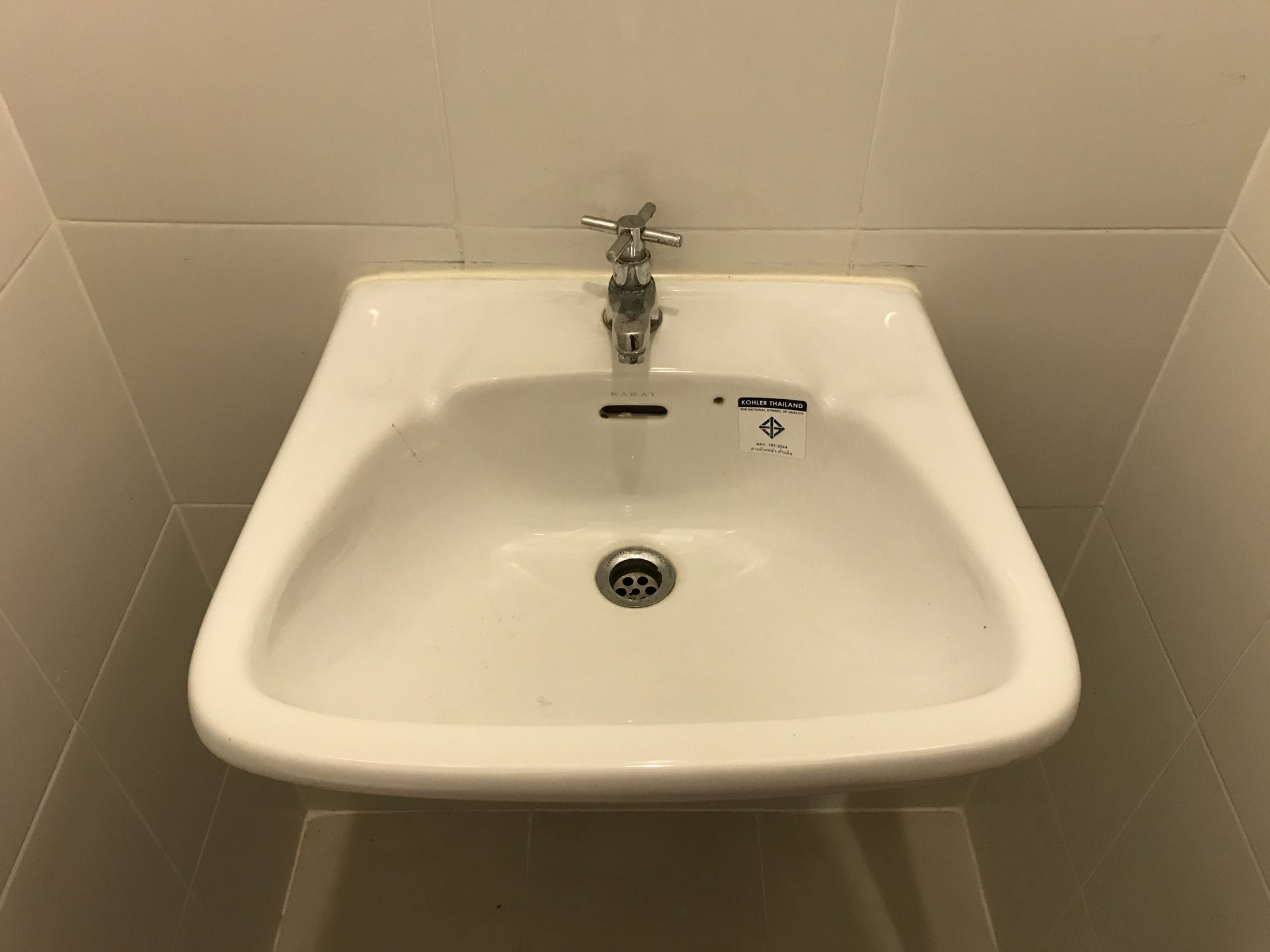 สุดคุ้มให้เช่า! The Capital Ekamai - Thonglor 3 ห้องนอน มี backyard 170 ตรม. เพียง 85,000 บาท/เดือน (ต่อรองราคาได้) เฟอร์นิเจอร์ครบพร้อมเข้าอยู่ (PROP000164)