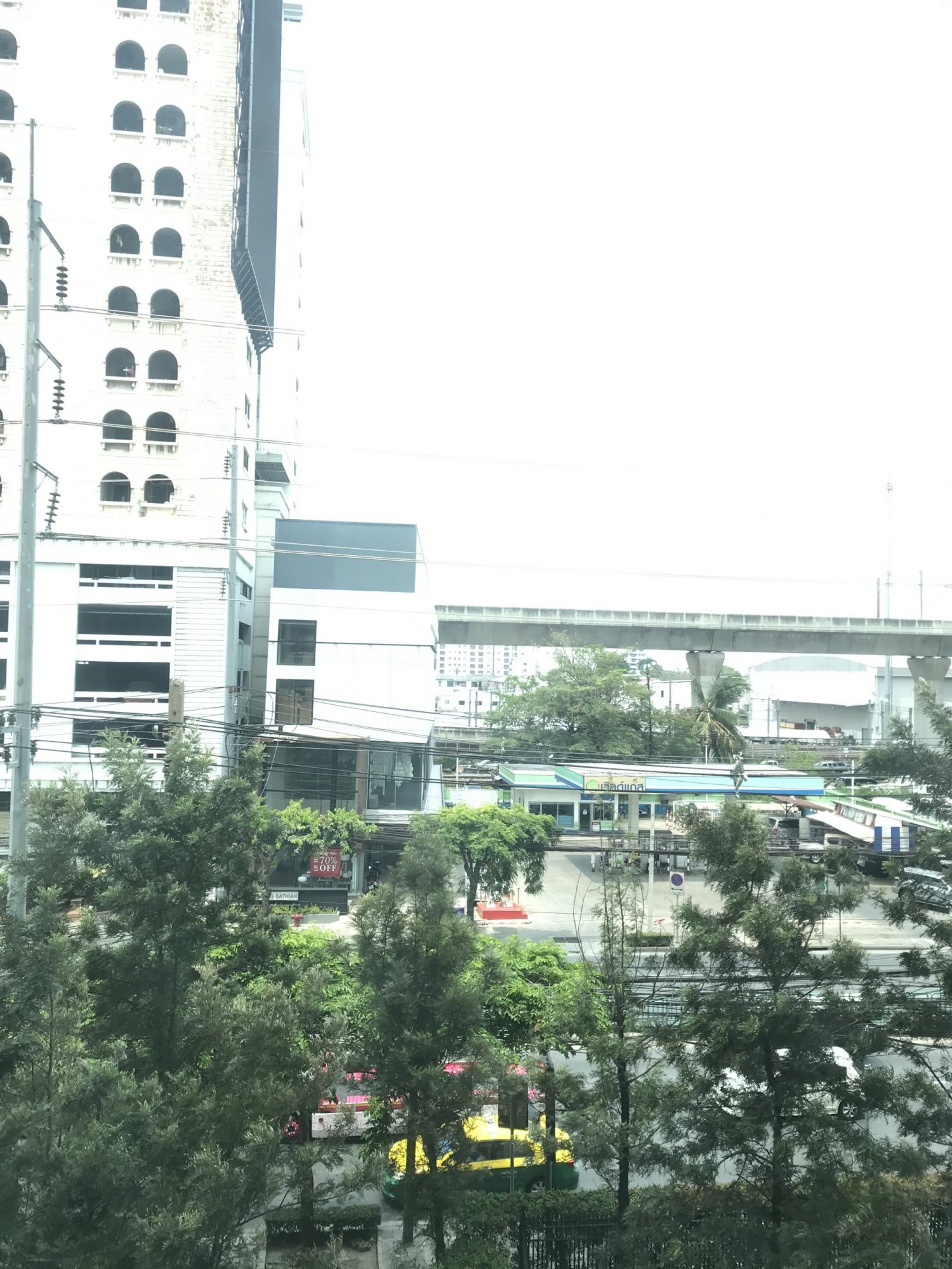 สุดคุ้มให้เช่า! The Capital Ekamai - Thonglor 3 ห้องนอน มี backyard 170 ตรม. เพียง 85,000 บาท/เดือน (ต่อรองราคาได้) เฟอร์นิเจอร์ครบพร้อมเข้าอยู่ (PROP000164)