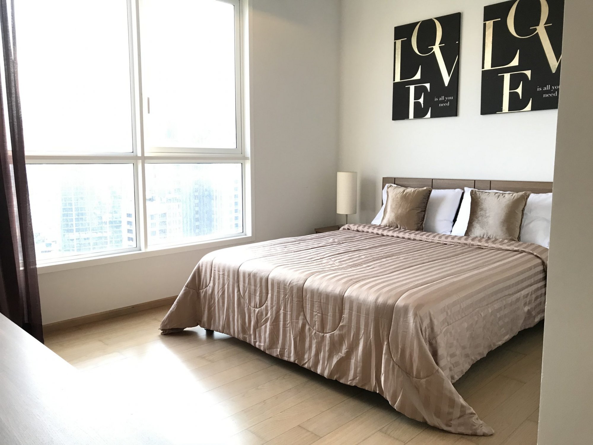 ปล่อยเช่า! คอนโดดังย่านทองหล่อ HQ Thonglor เพียง 52,000บาท/เดือน 1 ห้องนอน 1 ห้องนอน 44ตรม. ใกล้ BTS ทองหล่อ เฟอร์เจอร์ครบพร้อมเข้าอยู่ PROP000168