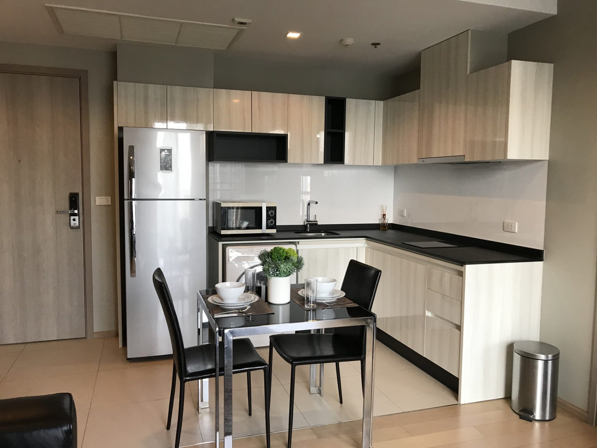 ปล่อยเช่า! คอนโดดังย่านทองหล่อ HQ Thonglor เพียง 50,000บาท/เดือน 1 ห้องนอน 1 ห้องนอน 52ตรม. ใกล้ BTS ทองหล่อ เฟอร์เจอร์ครบพร้อมเข้าอยู่ PROP000169