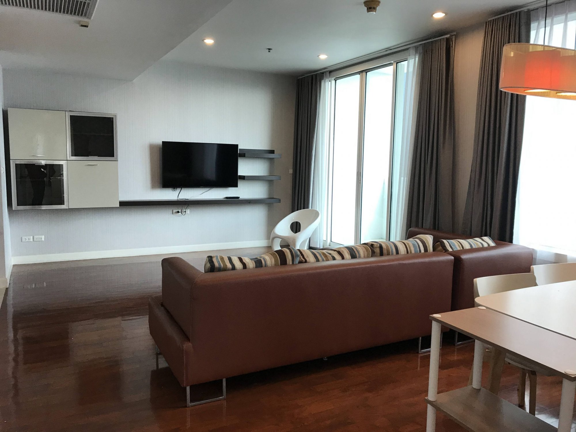 คุ้มสุดๆให้เช่า ที่ Siri Residence ราคาดี เพียง 55,000บาท/เดือน  2 ห้องนอน 2 ห้องน้ำ 107 ตรม ใกล้ BTS พร้อมพงษ์ เฟอร์นิเจอร์ครบพร้อมเข้าอยู่ (ราคาต่อรองได้) (PROP000175)