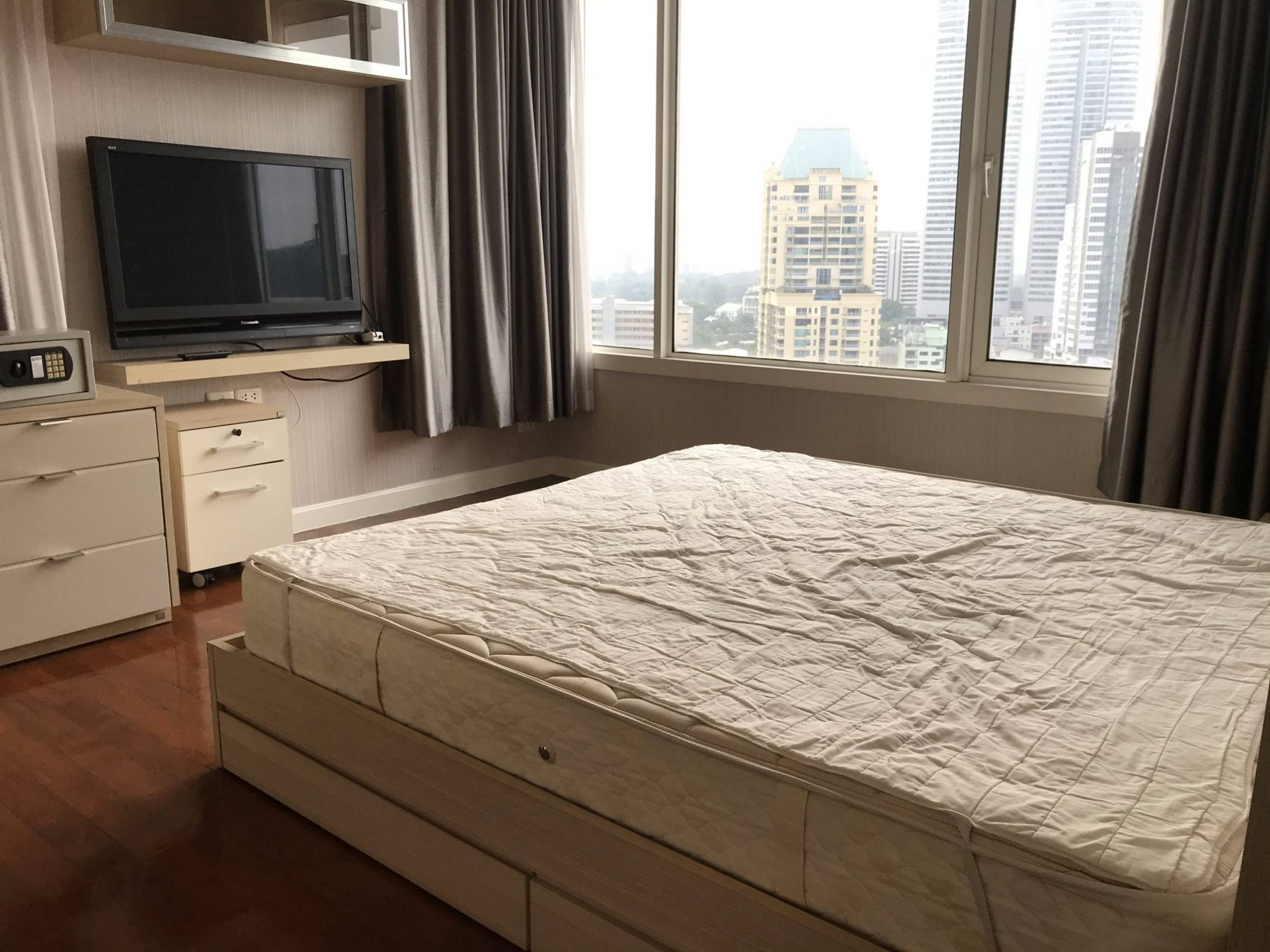 คุ้มสุดๆให้เช่า ที่ Siri Residence ราคาดี เพียง 55,000บาท/เดือน  2 ห้องนอน 2 ห้องน้ำ 107 ตรม ใกล้ BTS พร้อมพงษ์ เฟอร์นิเจอร์ครบพร้อมเข้าอยู่ (ราคาต่อรองได้) (PROP000175)