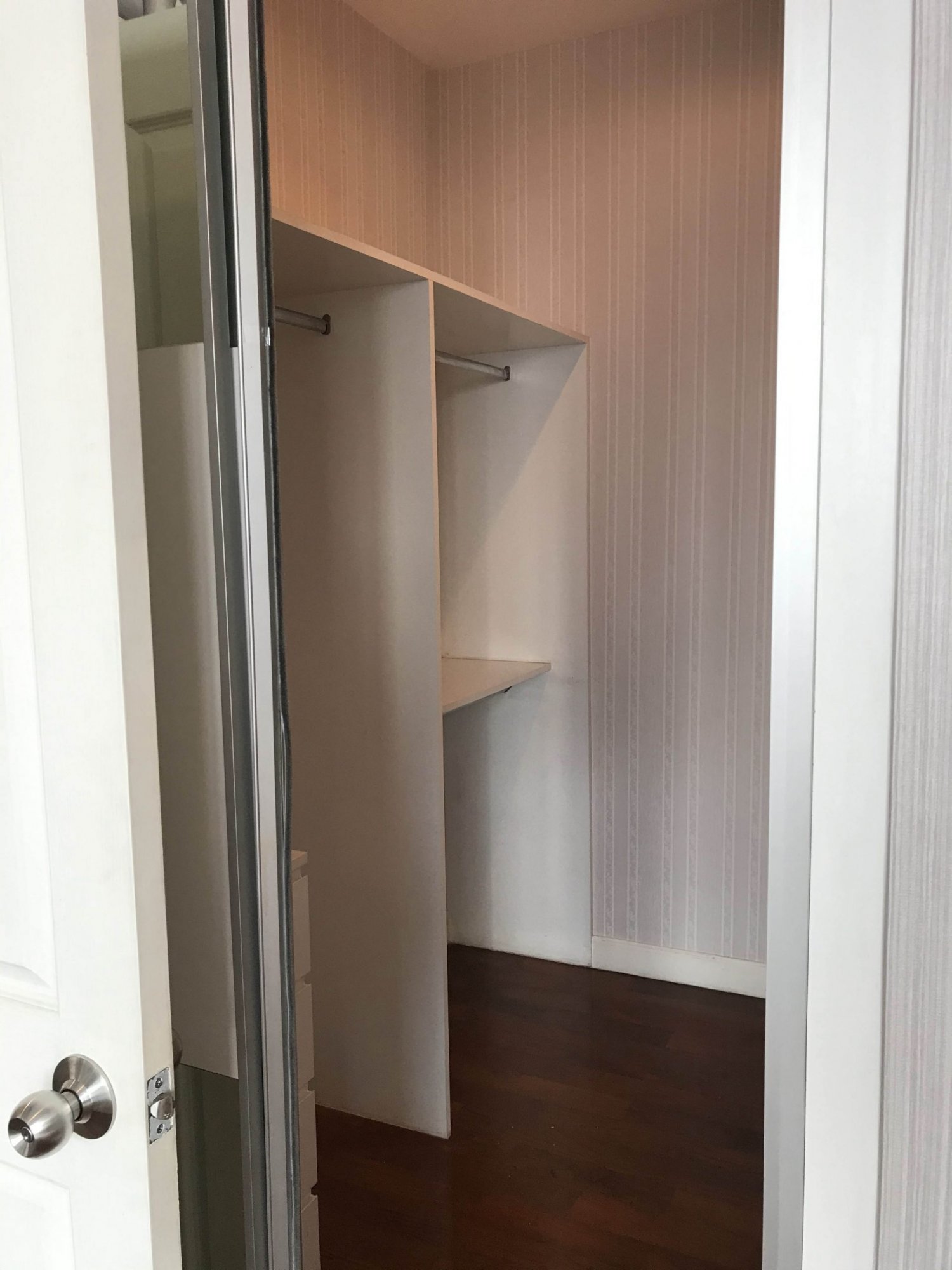 คุ้มสุดๆให้เช่า ที่ Siri Residence ราคาดี เพียง 55,000บาท/เดือน  2 ห้องนอน 2 ห้องน้ำ 107 ตรม ใกล้ BTS พร้อมพงษ์ เฟอร์นิเจอร์ครบพร้อมเข้าอยู่ (ราคาต่อรองได้) (PROP000175)