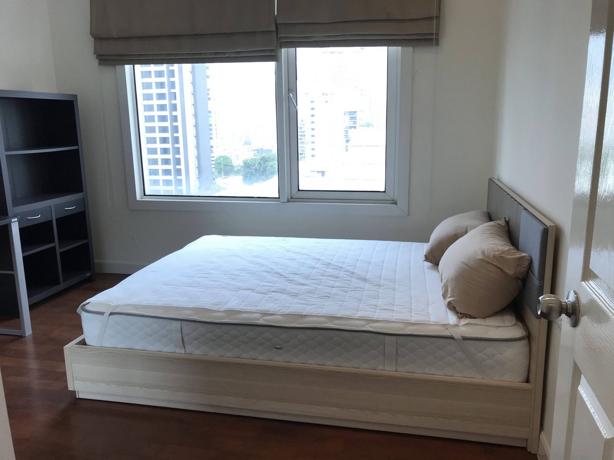 คุ้มสุดๆให้เช่า ที่ Siri Residence ราคาดี เพียง 55,000บาท/เดือน  2 ห้องนอน 2 ห้องน้ำ 97 ตรม ใกล้ BTS พร้อมพงษ์ เฟอร์นิเจอร์ครบพร้อมเข้าอยู่ (ราคาต่อรองได้) (PROP000176)