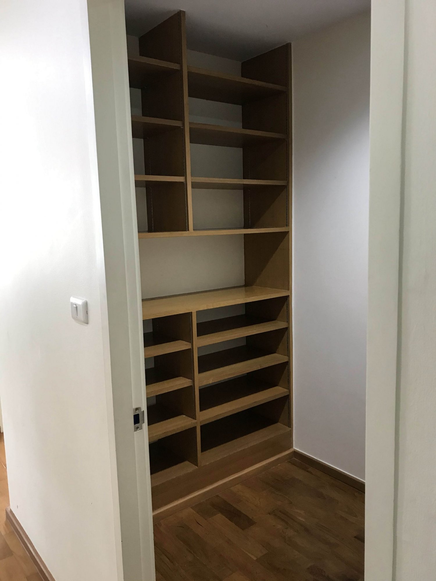 คุ้มสุดๆให้เช่า ที่ Siri Residence ราคาดี เพียง 85,000บาท/เดือน  3 ห้องนอน 3 ห้องน้ำ 142 ตรม ใกล้ BTS พร้อมพงษ์ เฟอร์นิเจอร์ครบพร้อมเข้าอยู่ (ราคาต่อรองได้) (PROP000179)