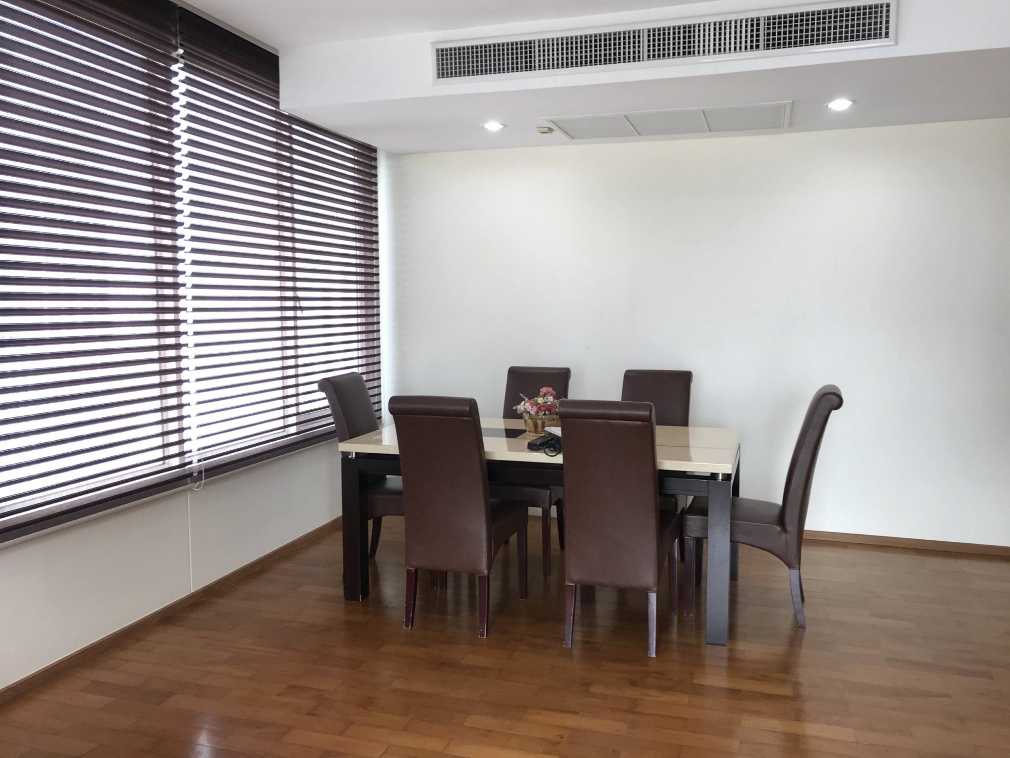 คุ้มสุดๆให้เช่า ที่ Siri Residence ราคาดี เพียง 85,000บาท/เดือน  3 ห้องนอน 3 ห้องน้ำ 142 ตรม ใกล้ BTS พร้อมพงษ์ เฟอร์นิเจอร์ครบพร้อมเข้าอยู่ (ราคาต่อรองได้) (PROP000179)