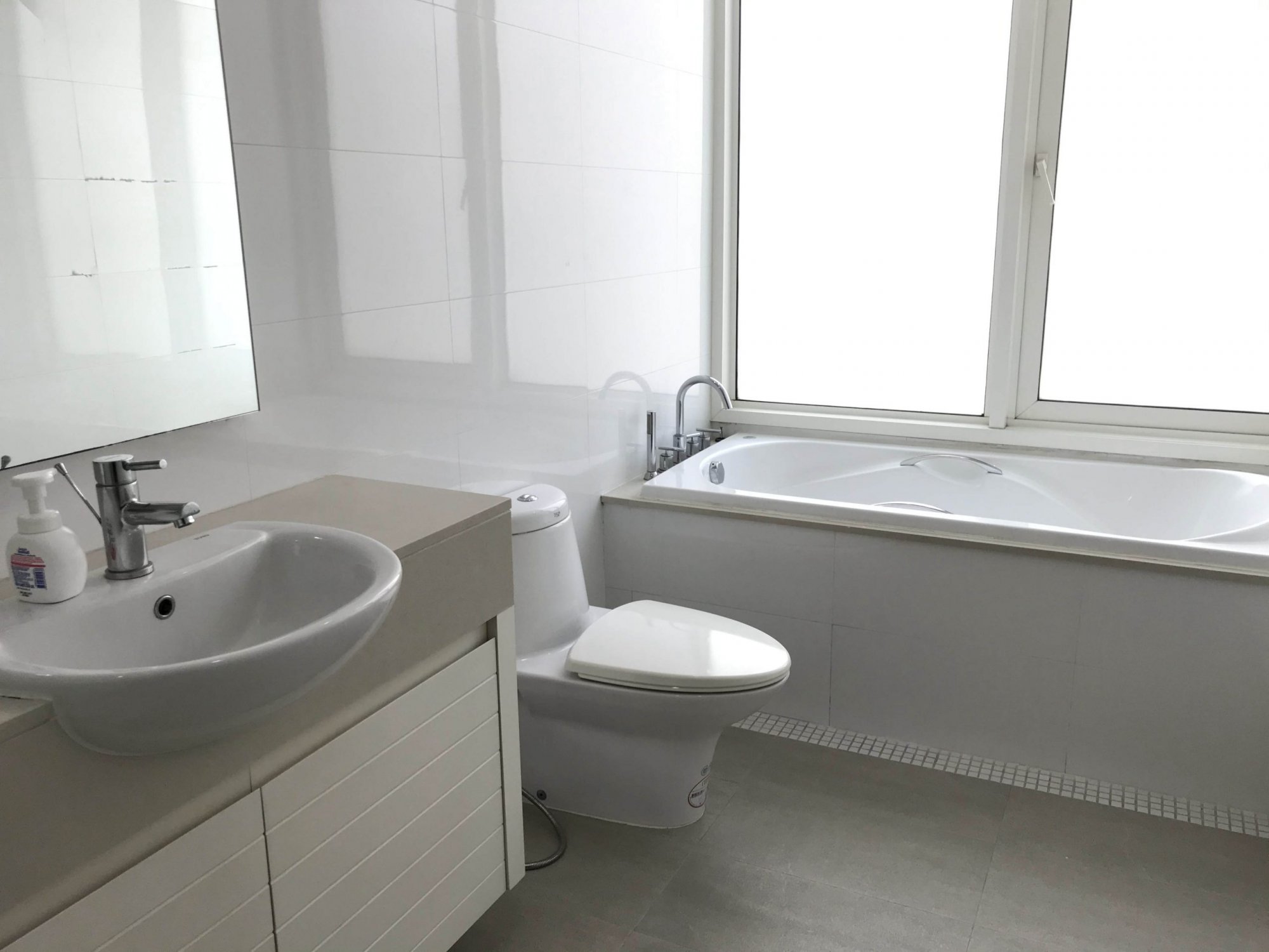 คุ้มสุดๆให้เช่า ที่ Siri Residence ราคาดี เพียง 85,000บาท/เดือน  3 ห้องนอน 3 ห้องน้ำ 142 ตรม ใกล้ BTS พร้อมพงษ์ เฟอร์นิเจอร์ครบพร้อมเข้าอยู่ (ราคาต่อรองได้) (PROP000181)