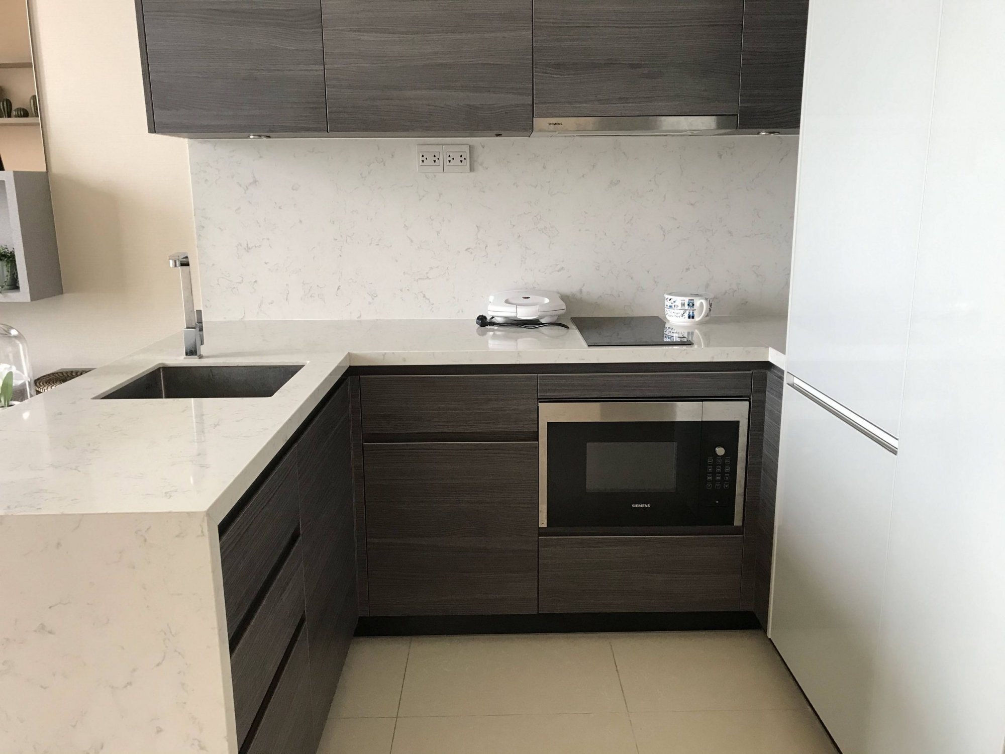 ให้เช่า ที่ The ESSE Asoke ราคาดี เพียง 42,000บาท 1 ห้องนอน 1 ห้องน้ำ 47 ตรม ใกล้ MRT สุขุมวิท เฟอร์นิเจอร์ครบพร้อมเข้าอยู่ (ราคาต่อรองได้) (PROP000196)