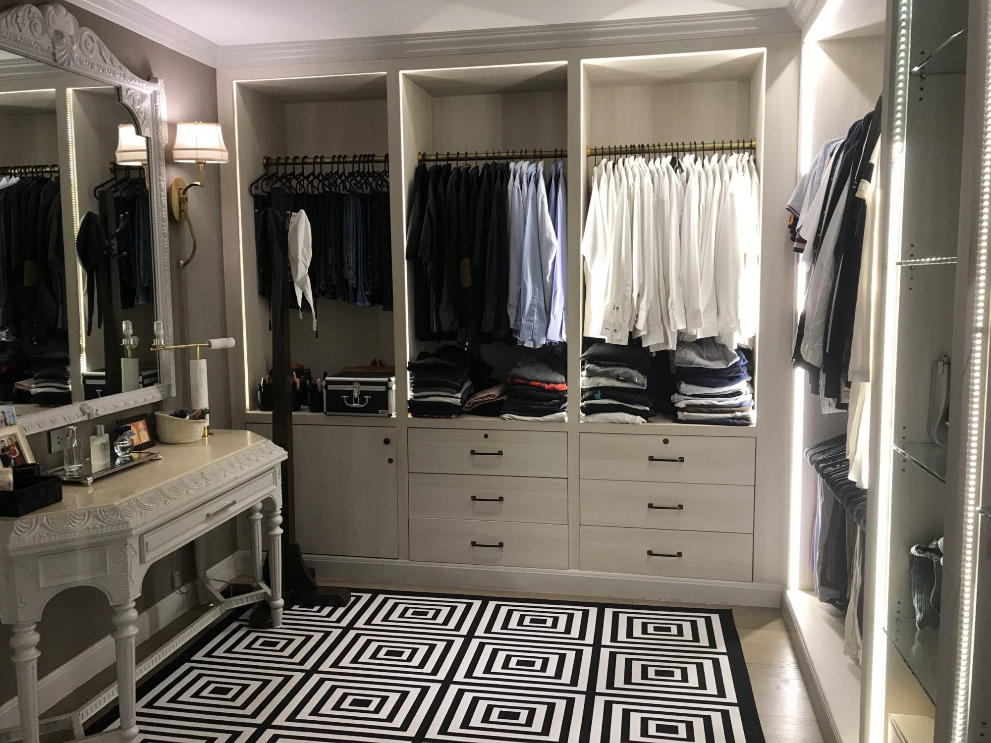 For Sale at President Park Sukhumvit 24 3 Bedroom 3 Bathroom Sale 37,000,000 THB (Transfer 50/50) Fully furnished (can negotiate ) (PROP000201)