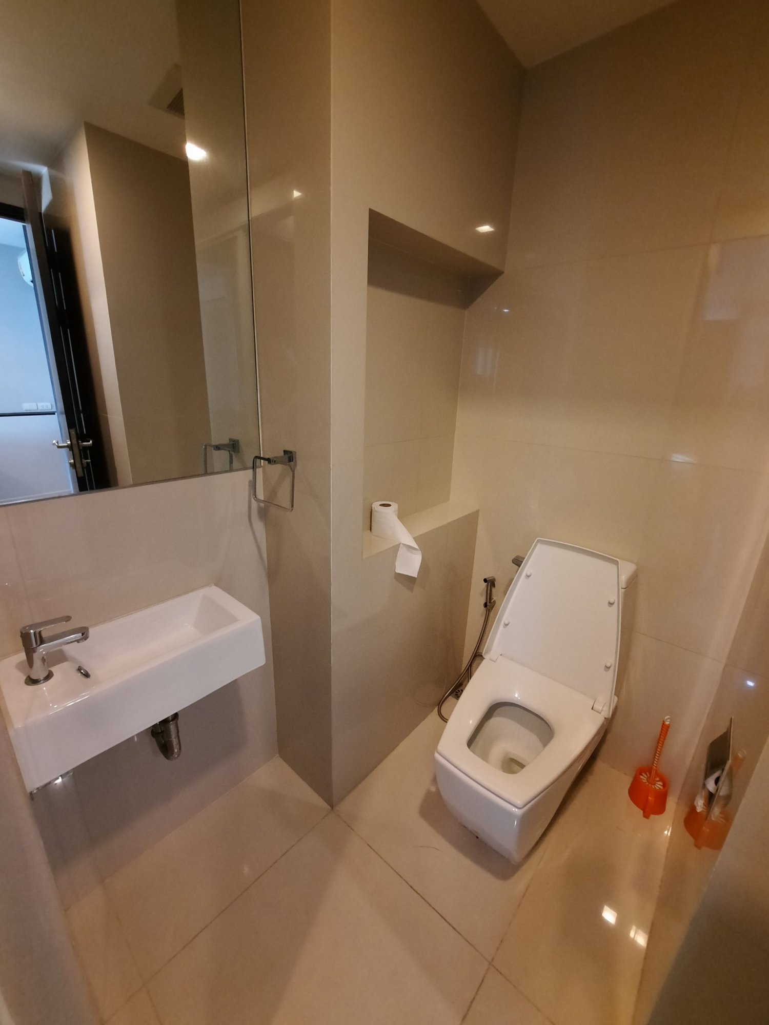 ** sale/rent ** For sale 7,700,000THB and For rent 45,000THB/month at Rhythm Sukhumvit 44/1 1 Bedroom 1 Bathroom Fully furnished PROP000254