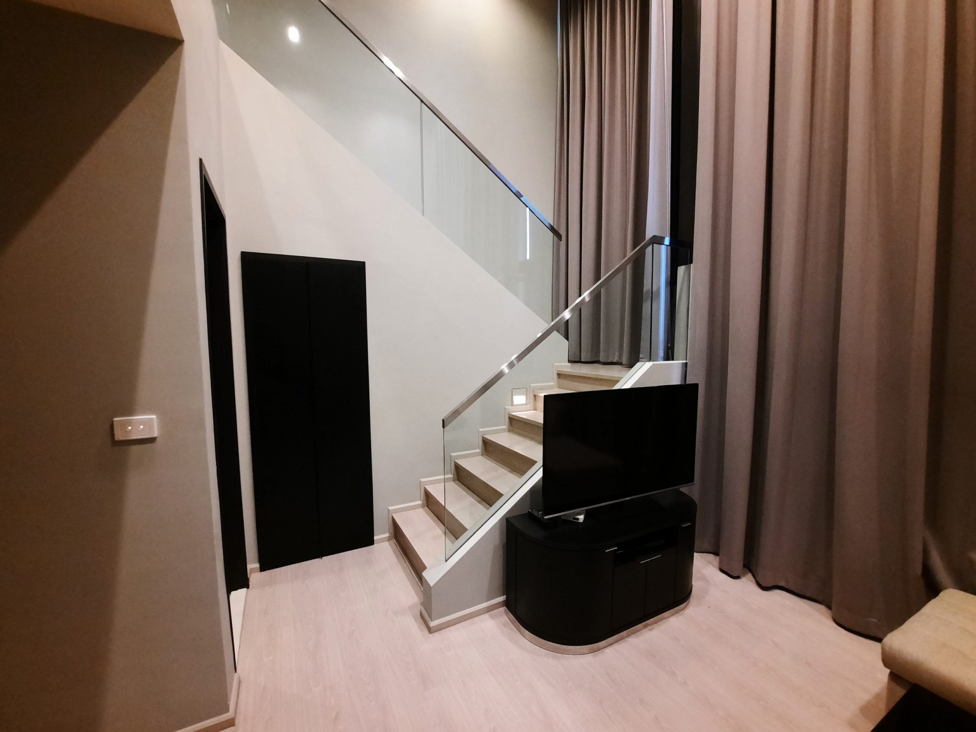 ปล่อยเช่า! Rhythm Sukhumvit 44/1 ในราคาเพียง 45,000บาท/เดือน Type Duplex 1 ห้องนอนขนาดใหญ่ ขนาด 60ตรม. ใกล้ BTS พระโขนง เฟอร์นิเจอร์ครบพร้อมเข้าอยู่ (ราคาต่อรองได้) PROP000255