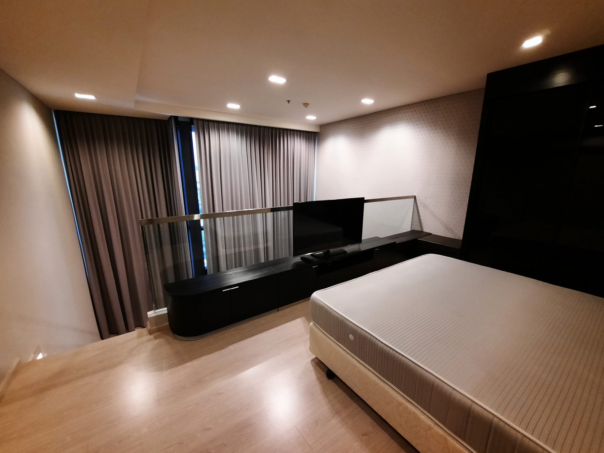 ปล่อยเช่า! Rhythm Sukhumvit 44/1 ในราคาเพียง 45,000บาท/เดือน Type Duplex 1 ห้องนอนขนาดใหญ่ ขนาด 60ตรม. ใกล้ BTS พระโขนง เฟอร์นิเจอร์ครบพร้อมเข้าอยู่ (ราคาต่อรองได้) PROP000255
