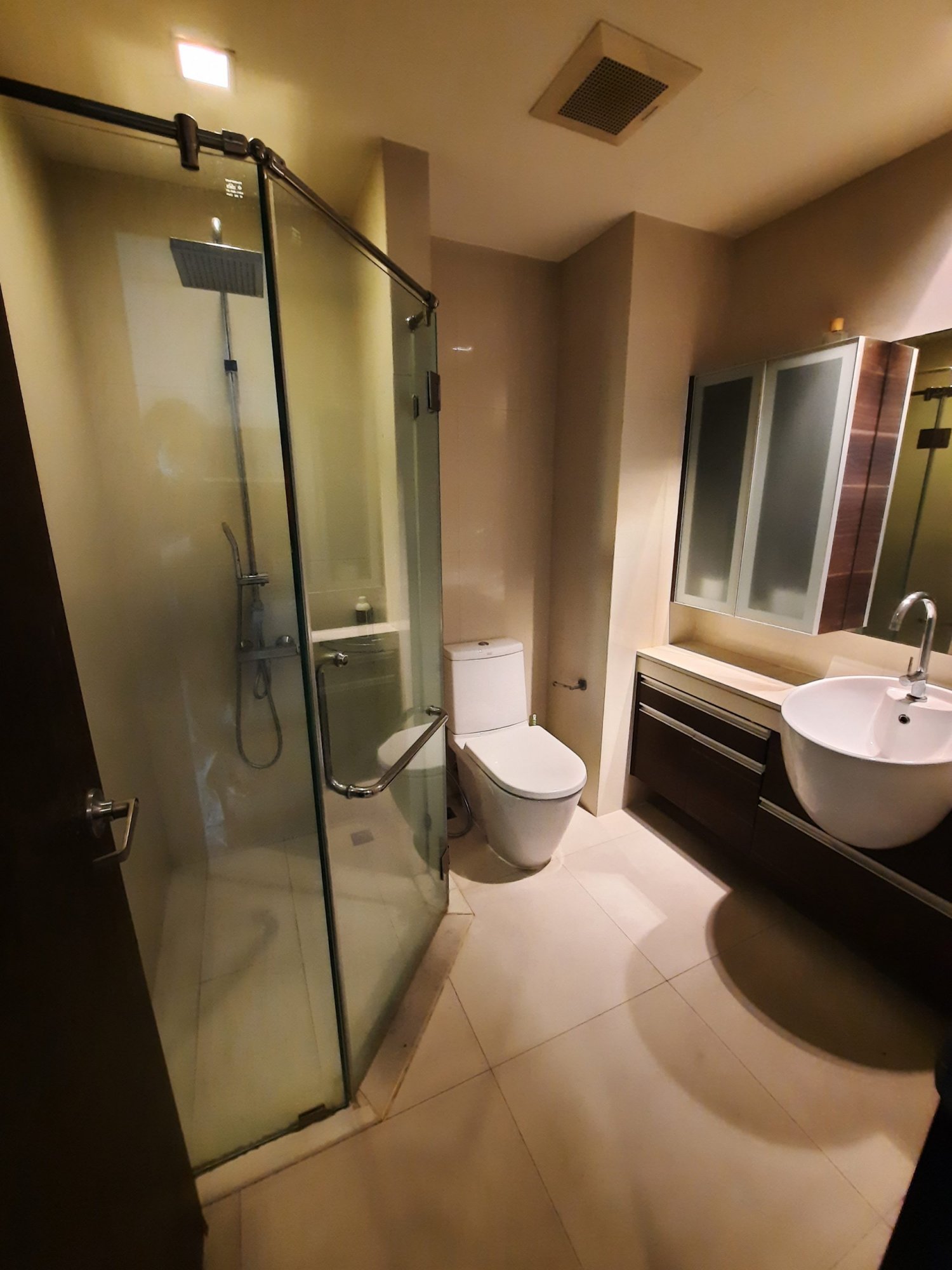 ** Super Deal! ** For rent at Sky Walk Studio with Partition 1 Bathroom 18,000THB/month Fully furnished PROP000257