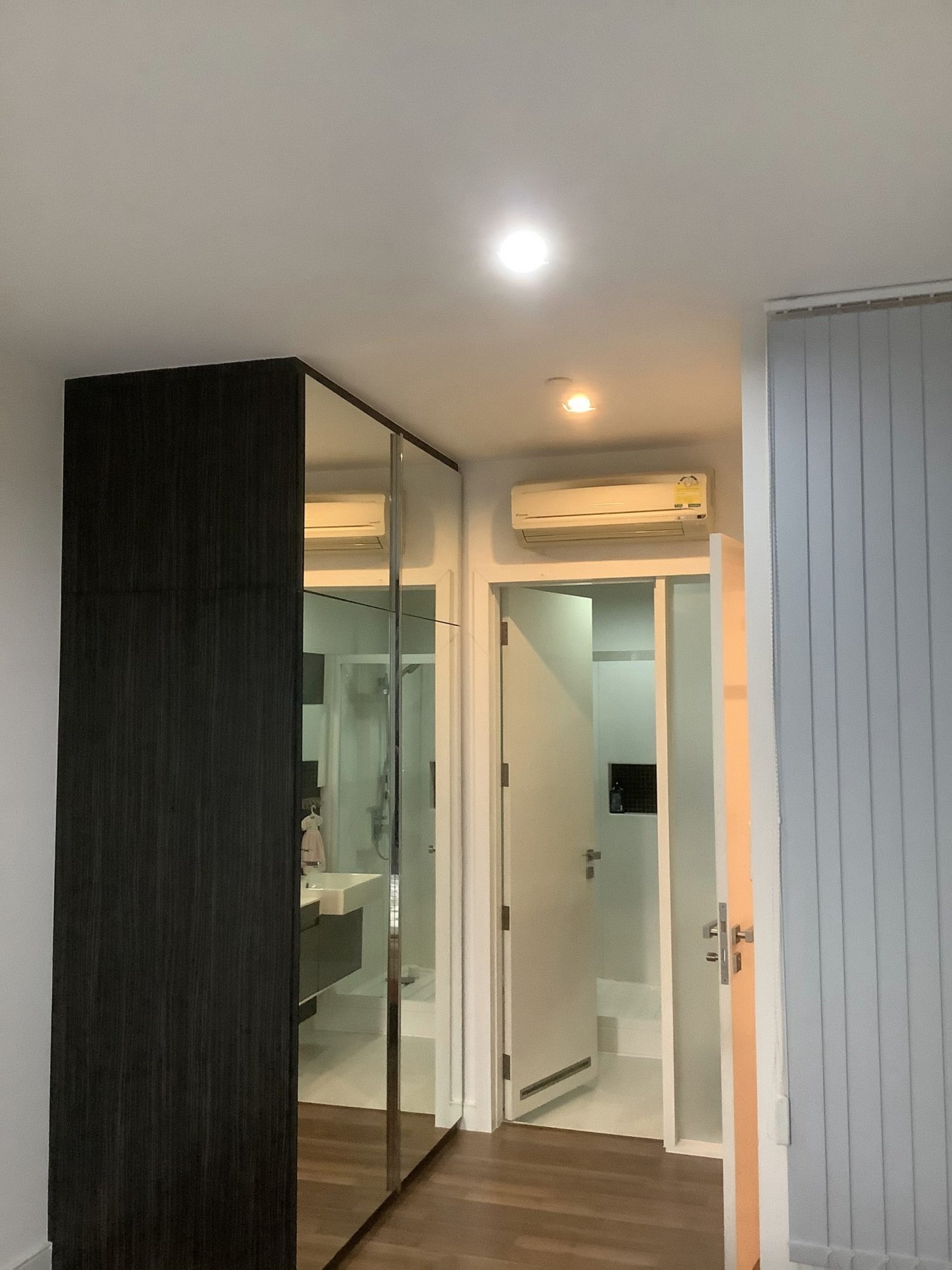 ** ขายด่วน! ** The room Sukhumvit 62 พร้อมให้คุณเป็นเจ้าของ เพียง 5,780,000บาท รวมค่าใช้จ่ายทุกอย่าง 1 ห้องนอน 1 ห้องน้ำ 45ตรม. ใกล้ BTS ปุณณวิถี เฟอร์นิเจอร์ครบพร้อมเข้าอยู่ (ราคาต่อรองได้)