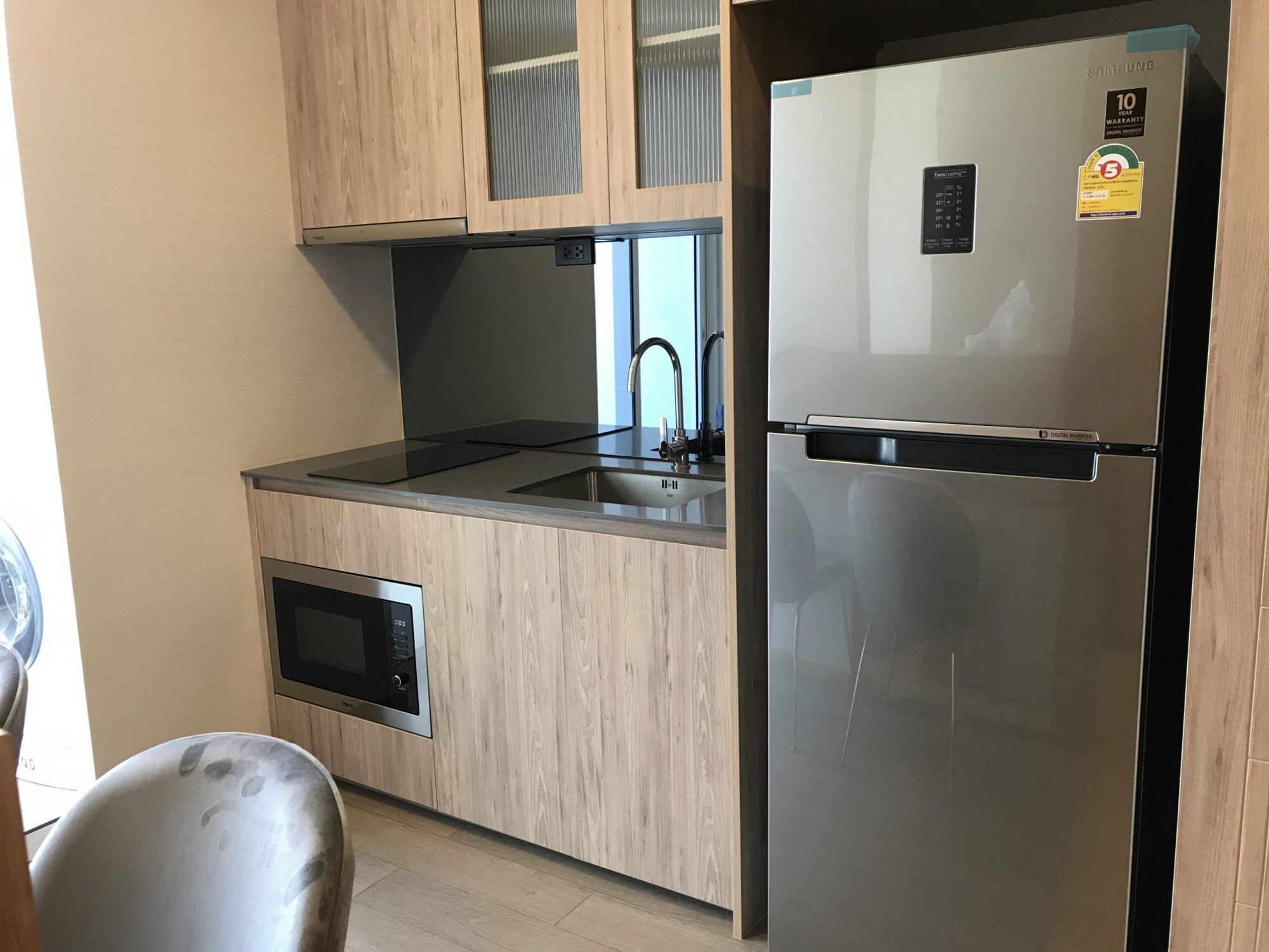 ให้เช่าคอนโดใหม่แถวเอกมัย Wyndham Garden Bangkok Sukhumvit 42 เฟอร์นิเจอร์ตกแต่งครบ ชั้น 23 ขนาด 42.54 ตรม (ใกล้ BTS เอกมัย) มีบริการ Auto Parking