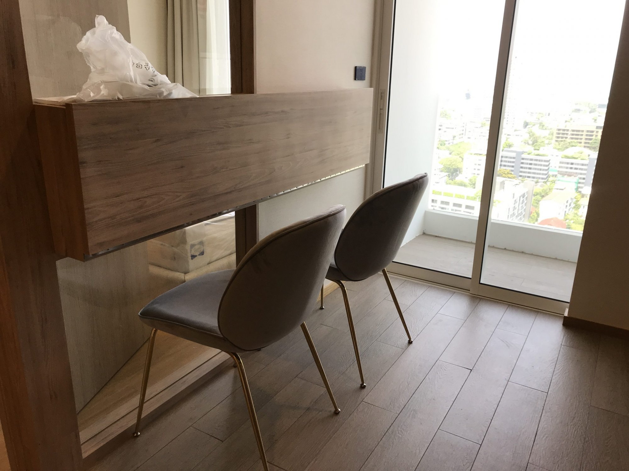 ให้เช่าคอนโดใหม่แถวเอกมัย Wyndham Garden Bangkok Sukhumvit 42 เฟอร์นิเจอร์ตกแต่งครบ ชั้น 23 ขนาด 42.54 ตรม (ใกล้ BTS เอกมัย) มีบริการ Auto Parking