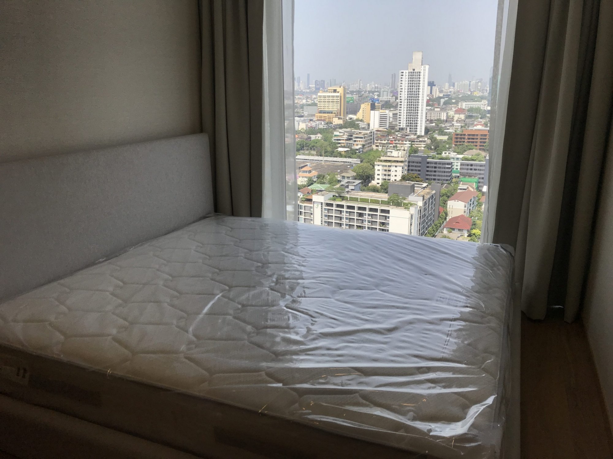 ให้เช่าคอนโดใหม่แถวเอกมัย Wyndham Garden Bangkok Sukhumvit 42 เฟอร์นิเจอร์ตกแต่งครบ ชั้น 23 ขนาด 42.54 ตรม (ใกล้ BTS เอกมัย) มีบริการ Auto Parking