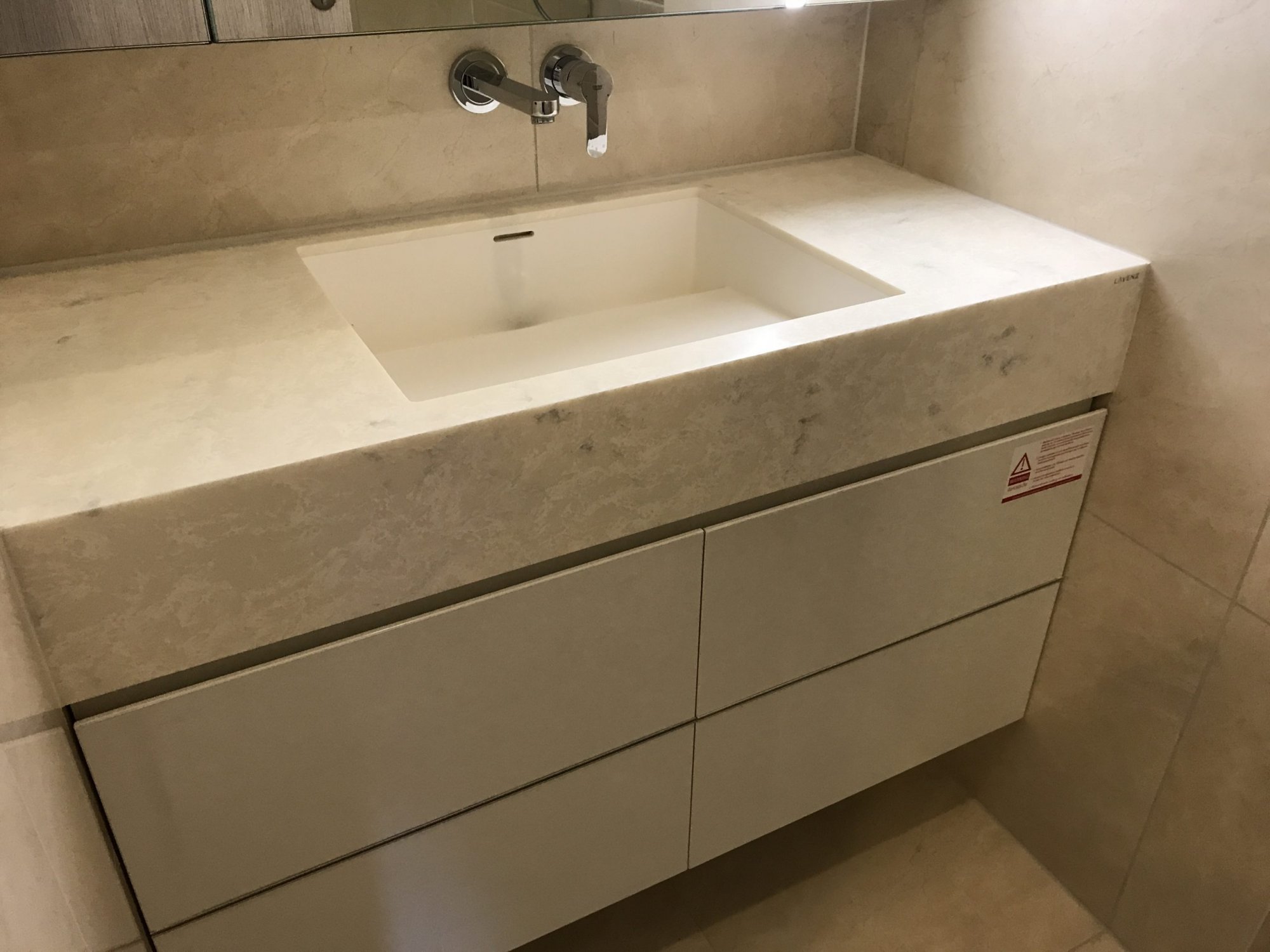 ให้เช่าคอนโดใหม่แถวเอกมัย Wyndham Garden Bangkok Sukhumvit 42 เฟอร์นิเจอร์ตกแต่งครบ ชั้น 23 ขนาด 42.54 ตรม (ใกล้ BTS เอกมัย) มีบริการ Auto Parking