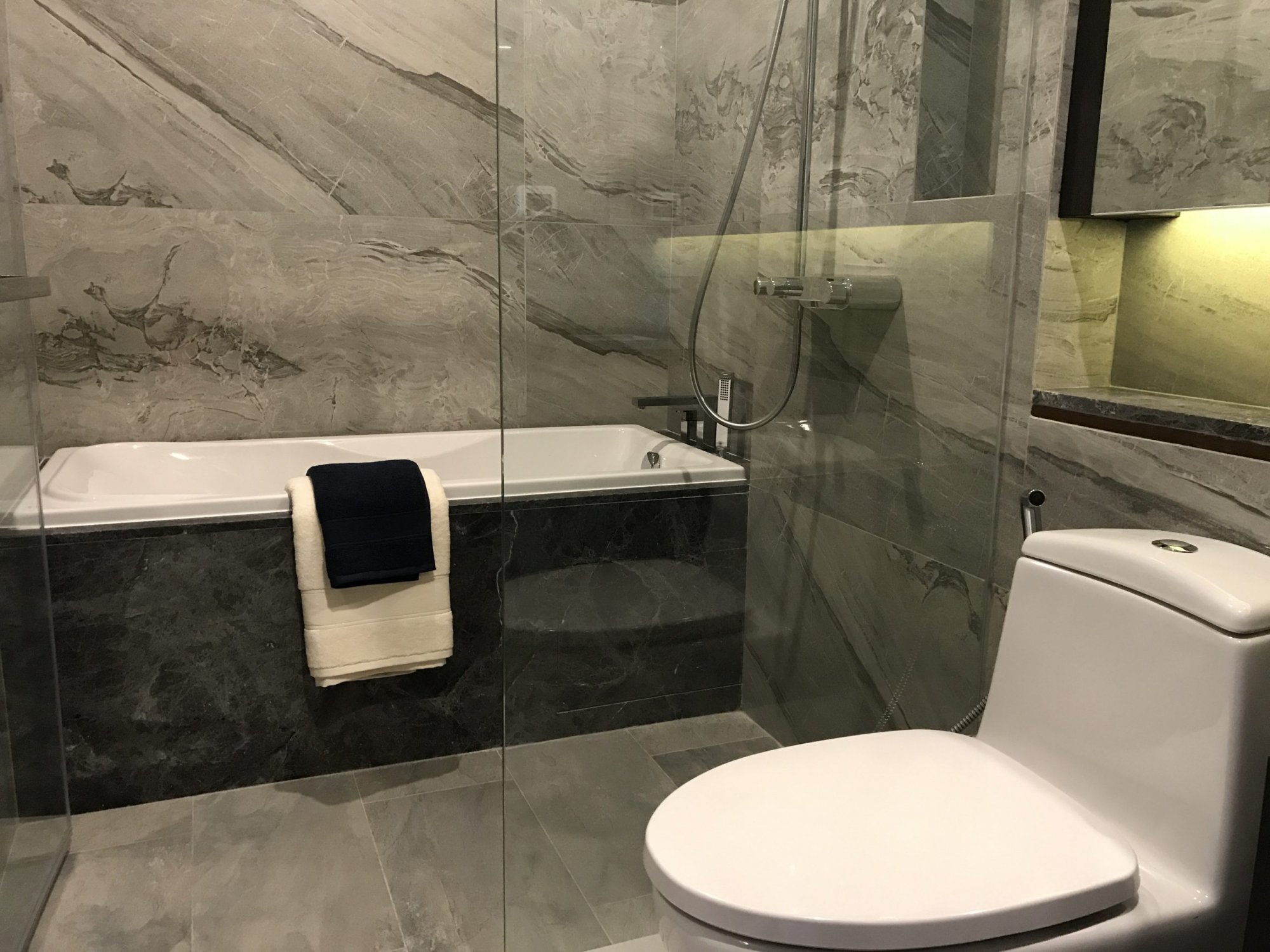 ปล่อยเช่า! Laviq Sukhumvit 57 คอนดูหรูระดับไฮเอนด์ 1 ห้องนอน 1 ห้องน้ำ 42. 15ตรม. ใจกลางทองหล่อเพียง 55,000บาท/เดือน เฟอร์นิเจอร์ครบพร้อมเข้าอยู่ PROP000269