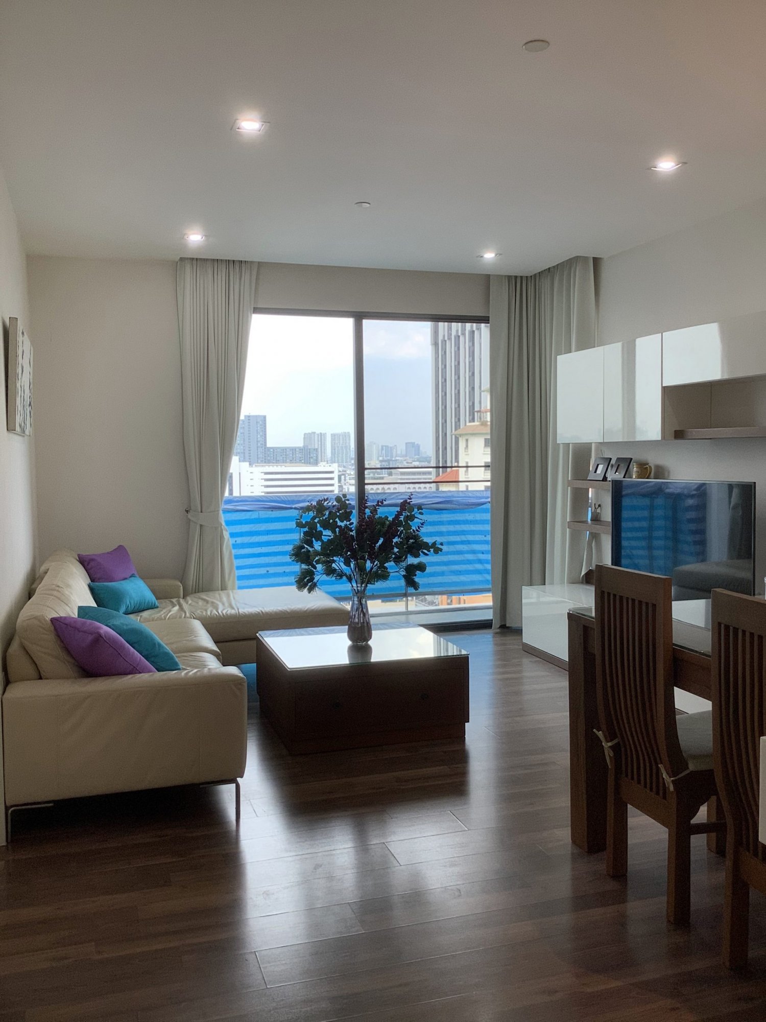 ขายพร้อมผู้เช่าราคาสุดคุ้ม! The Room Sukhumvit 62 2 ห้องนอน 2 ห้องน้ำ 75 ตรม. เพียง 11,000,000 บาท(ค่าโอนคนละครึ่ง) เฟอร์นิเจอร์ครบพร้อมเข้าอยู่