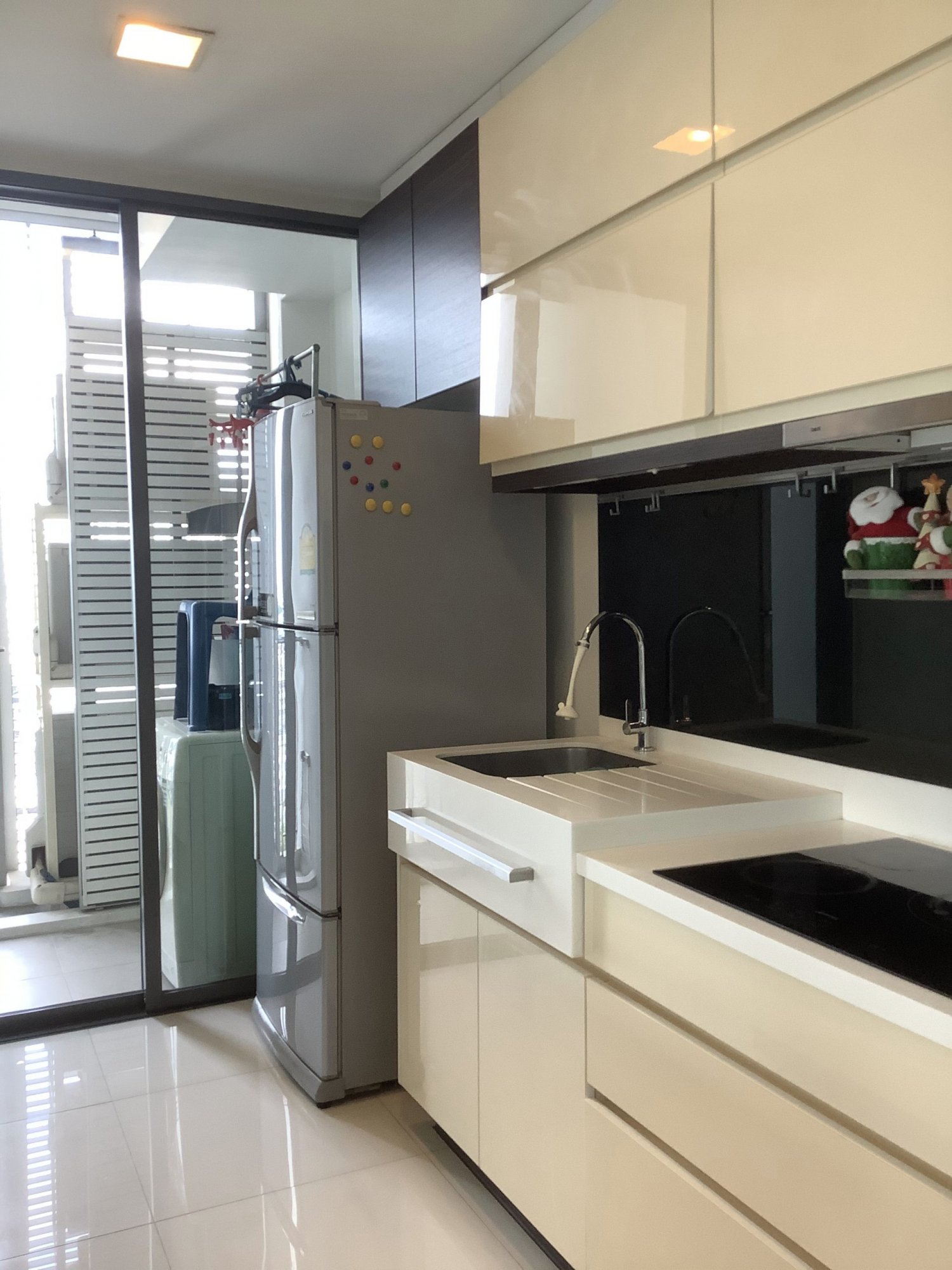 ขายพร้อมผู้เช่าราคาสุดคุ้ม! The Room Sukhumvit 62 2 ห้องนอน 2 ห้องน้ำ 75 ตรม. เพียง 11,000,000 บาท(ค่าโอนคนละครึ่ง) เฟอร์นิเจอร์ครบพร้อมเข้าอยู่