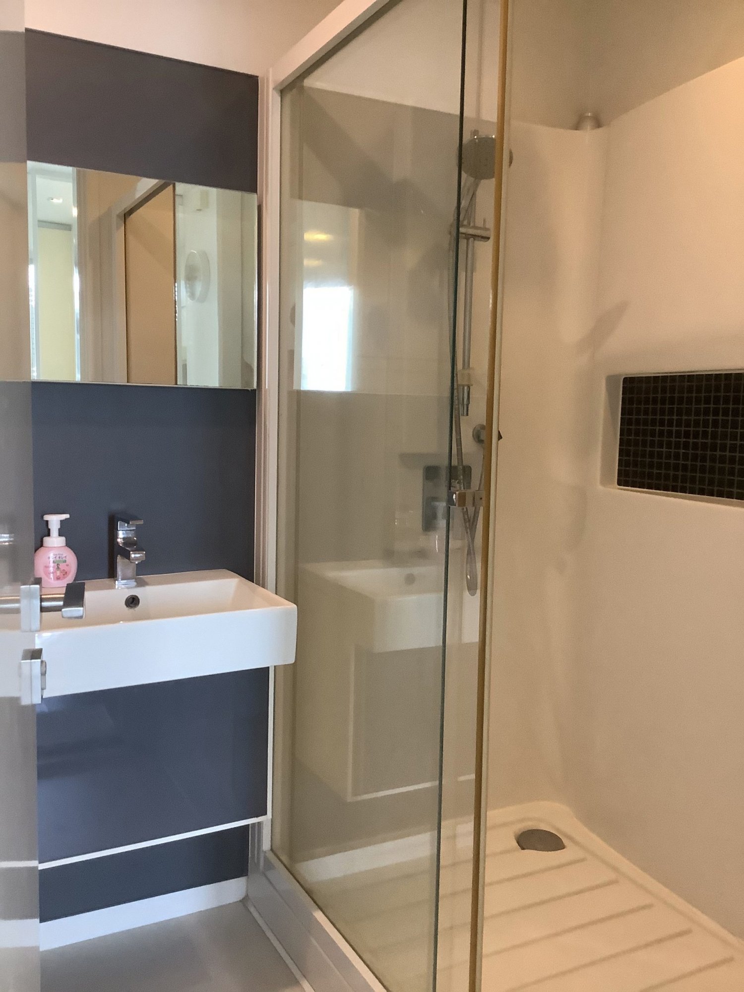 ขายพร้อมผู้เช่าราคาสุดคุ้ม! The Room Sukhumvit 62 2 ห้องนอน 2 ห้องน้ำ 75 ตรม. เพียง 11,000,000 บาท(ค่าโอนคนละครึ่ง) เฟอร์นิเจอร์ครบพร้อมเข้าอยู่