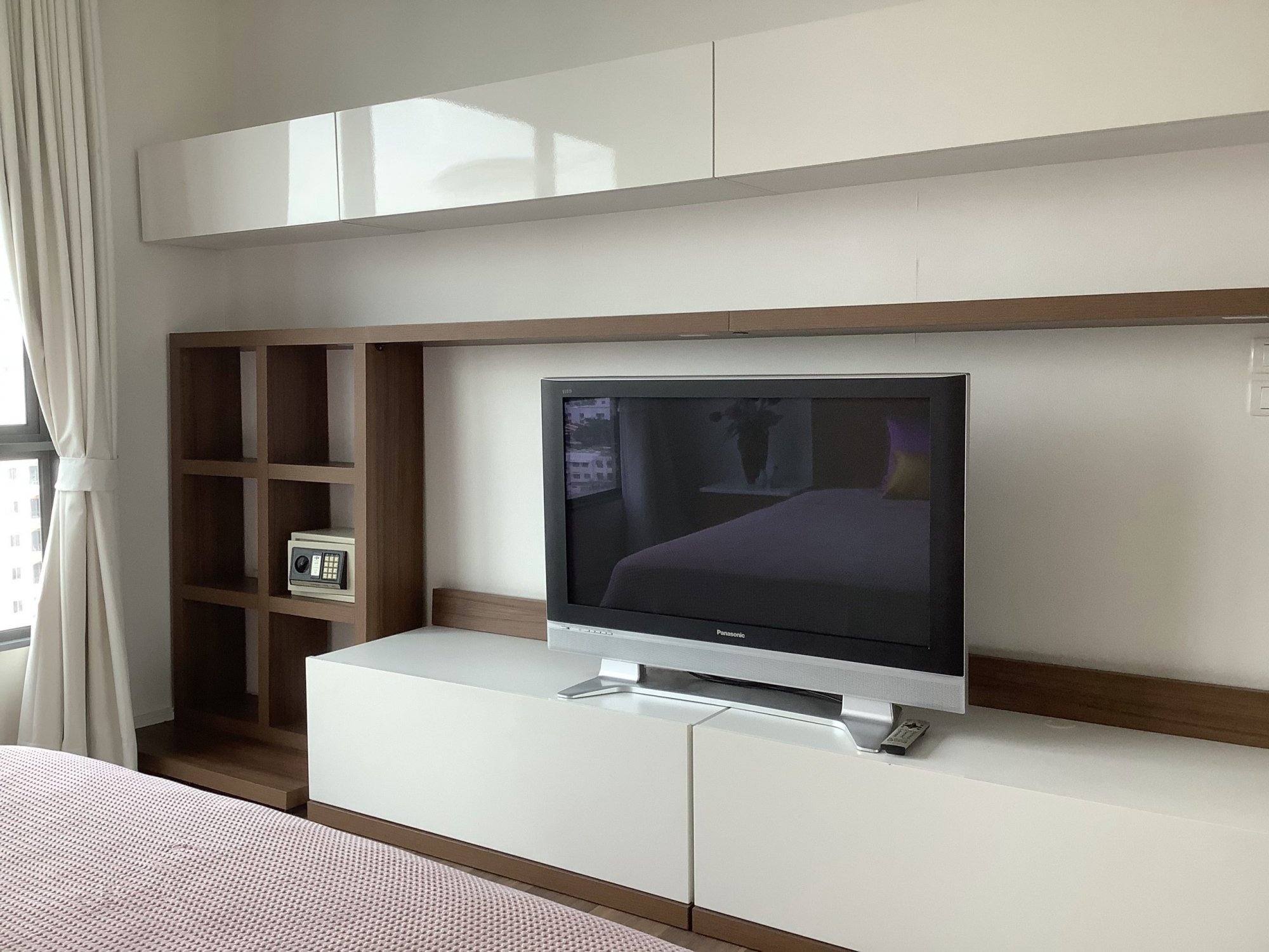 ขายพร้อมผู้เช่าราคาสุดคุ้ม! The Room Sukhumvit 62 2 ห้องนอน 2 ห้องน้ำ 75 ตรม. เพียง 11,000,000 บาท(ค่าโอนคนละครึ่ง) เฟอร์นิเจอร์ครบพร้อมเข้าอยู่