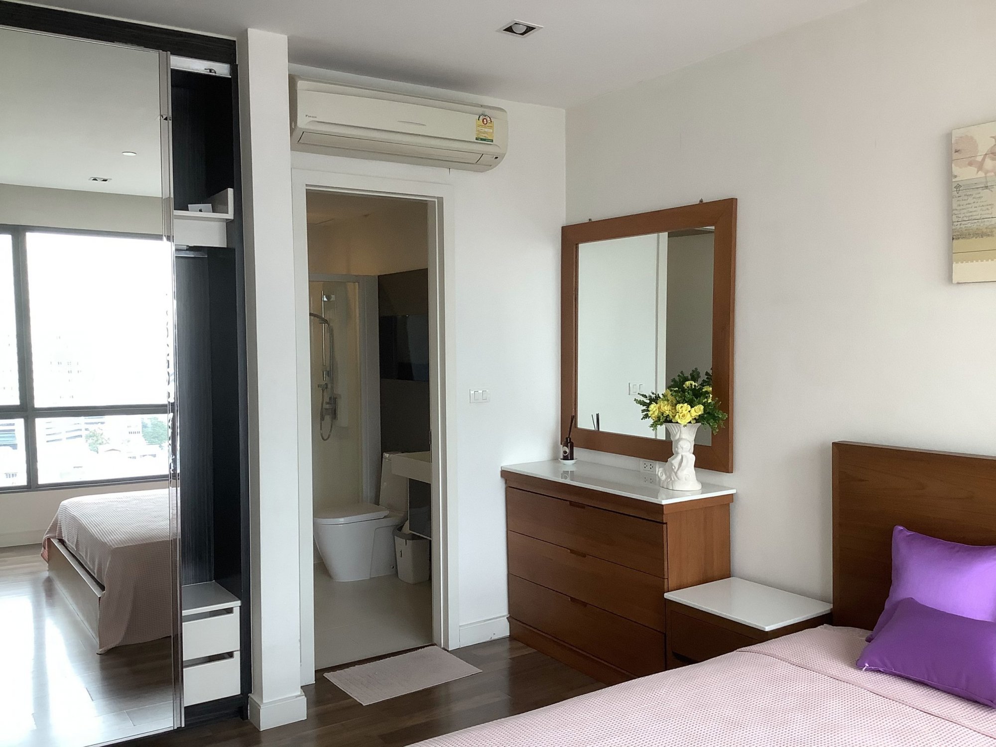 ขายพร้อมผู้เช่าราคาสุดคุ้ม! The Room Sukhumvit 62 2 ห้องนอน 2 ห้องน้ำ 75 ตรม. เพียง 11,000,000 บาท(ค่าโอนคนละครึ่ง) เฟอร์นิเจอร์ครบพร้อมเข้าอยู่