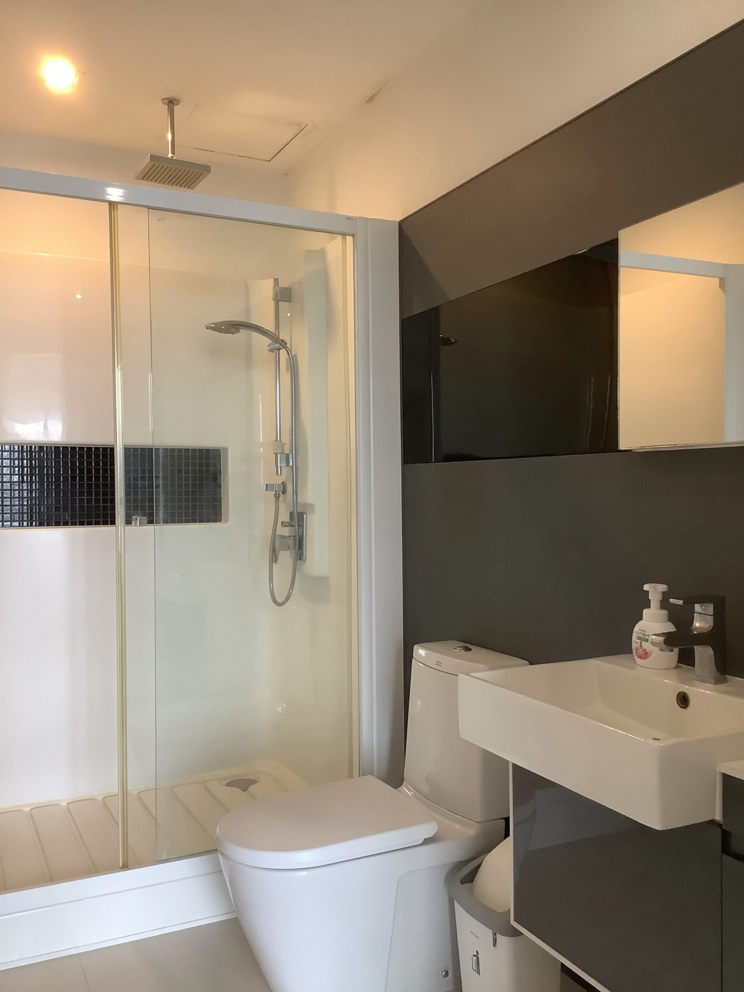 ขายพร้อมผู้เช่าราคาสุดคุ้ม! The Room Sukhumvit 62 2 ห้องนอน 2 ห้องน้ำ 75 ตรม. เพียง 11,000,000 บาท(ค่าโอนคนละครึ่ง) เฟอร์นิเจอร์ครบพร้อมเข้าอยู่