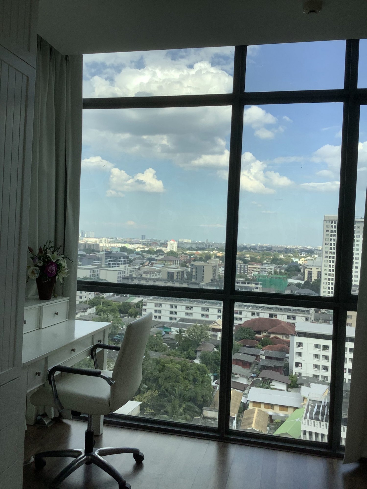 ขายพร้อมผู้เช่าราคาสุดคุ้ม! The Room Sukhumvit 62 2 ห้องนอน 2 ห้องน้ำ 75 ตรม. เพียง 11,000,000 บาท(ค่าโอนคนละครึ่ง) เฟอร์นิเจอร์ครบพร้อมเข้าอยู่