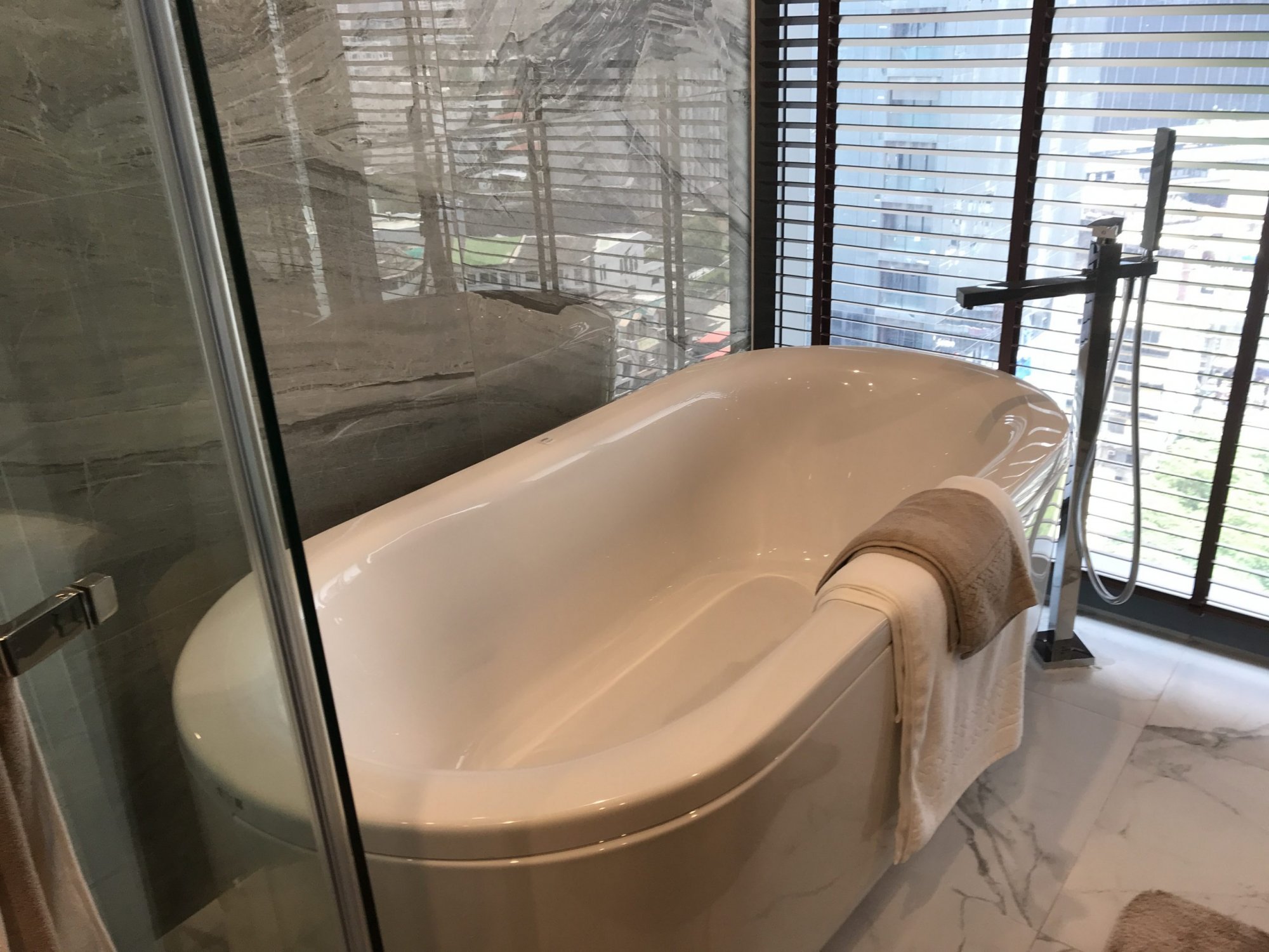 ปล่อยเช่า! Laviq Sukhumvit 57 คอนดูหรูระดับไฮเอนด์ 2 ห้องนอน 2 ห้องน้ำ 86. 5ตรม. ใจกลางทองหล่อ เพียง 86, 000บาท/เดือน เฟอร์นิเจอร์ครบพร้อมเข้าอยู่ PROP000271