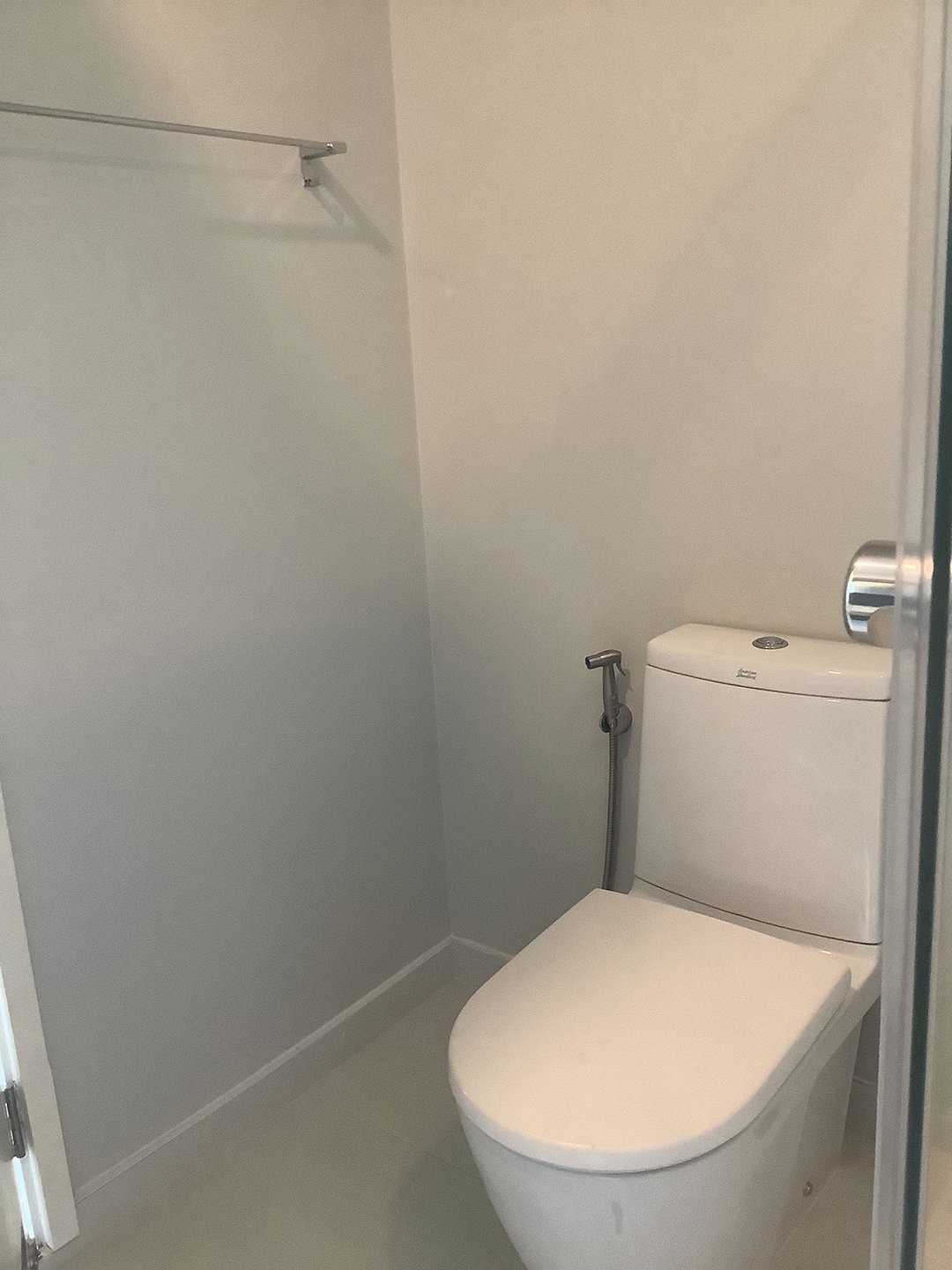 For sale with tenant at The Room Sukhumvit 62 1 Bedroom 1 Bathroom 4,950,000THB Transfer50/50 Fully furnished (can negotiate) PROP000315