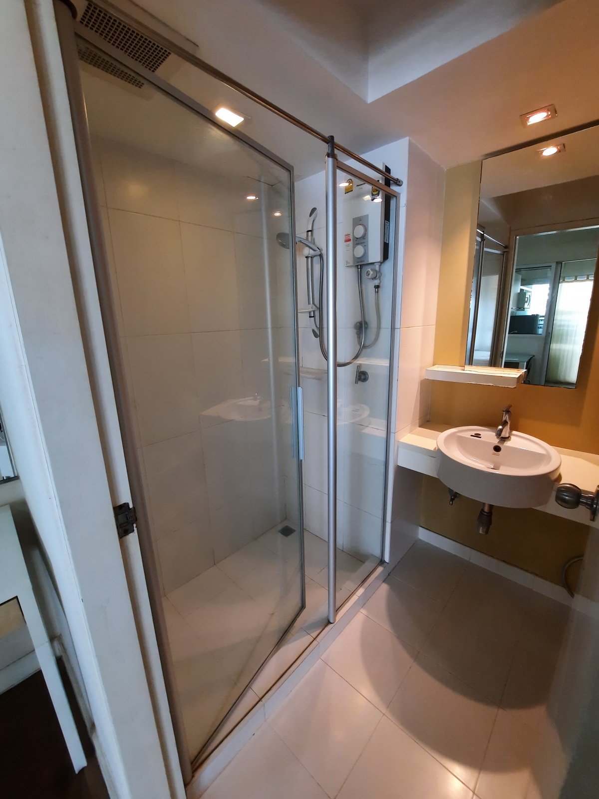For rent at The Room Sukhumvit 79 1 Bedroom 1 Bathroom 16,000THB/month Fully furnished (can negotiate) PROP000337