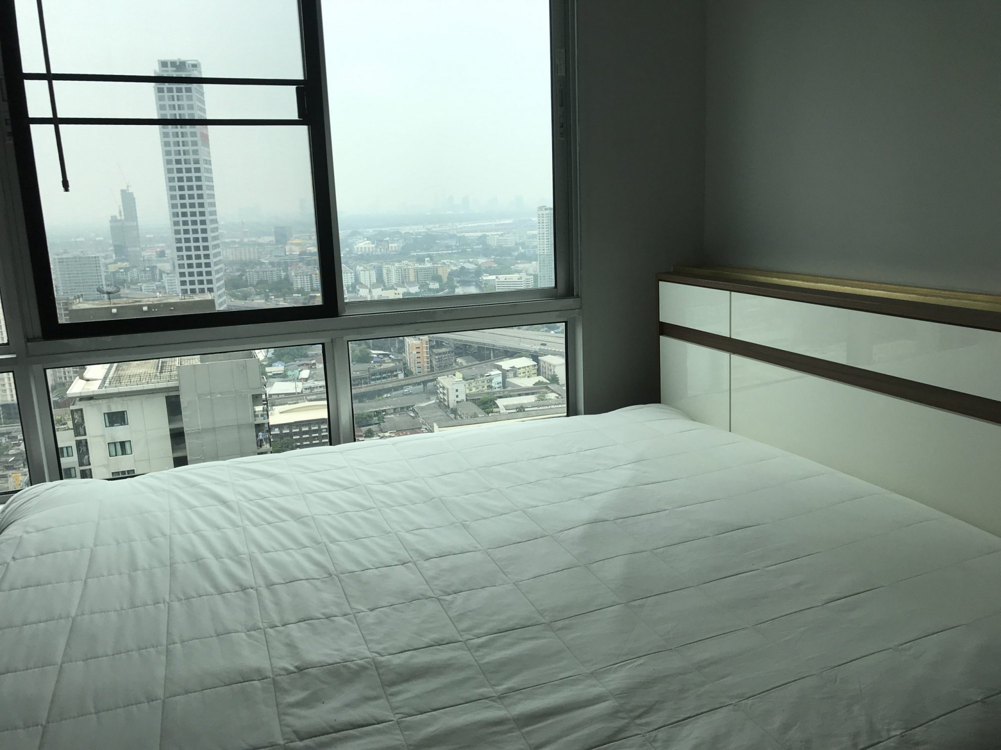 ** ขายด่วน! ** The Base Sukhumvit 77 พร้อมให้คุณเป็นเจ้าของ เพียง 3,180,000บาท รวมค่าใช้จ่ายทุกอย่าง 1 ห้องนอน ขนาด 30ตรม. ใกล้ BTS อ่อนนุช เฟอร์นิเจอร์ครบพร้อมเข้าอยู่ PROP000347