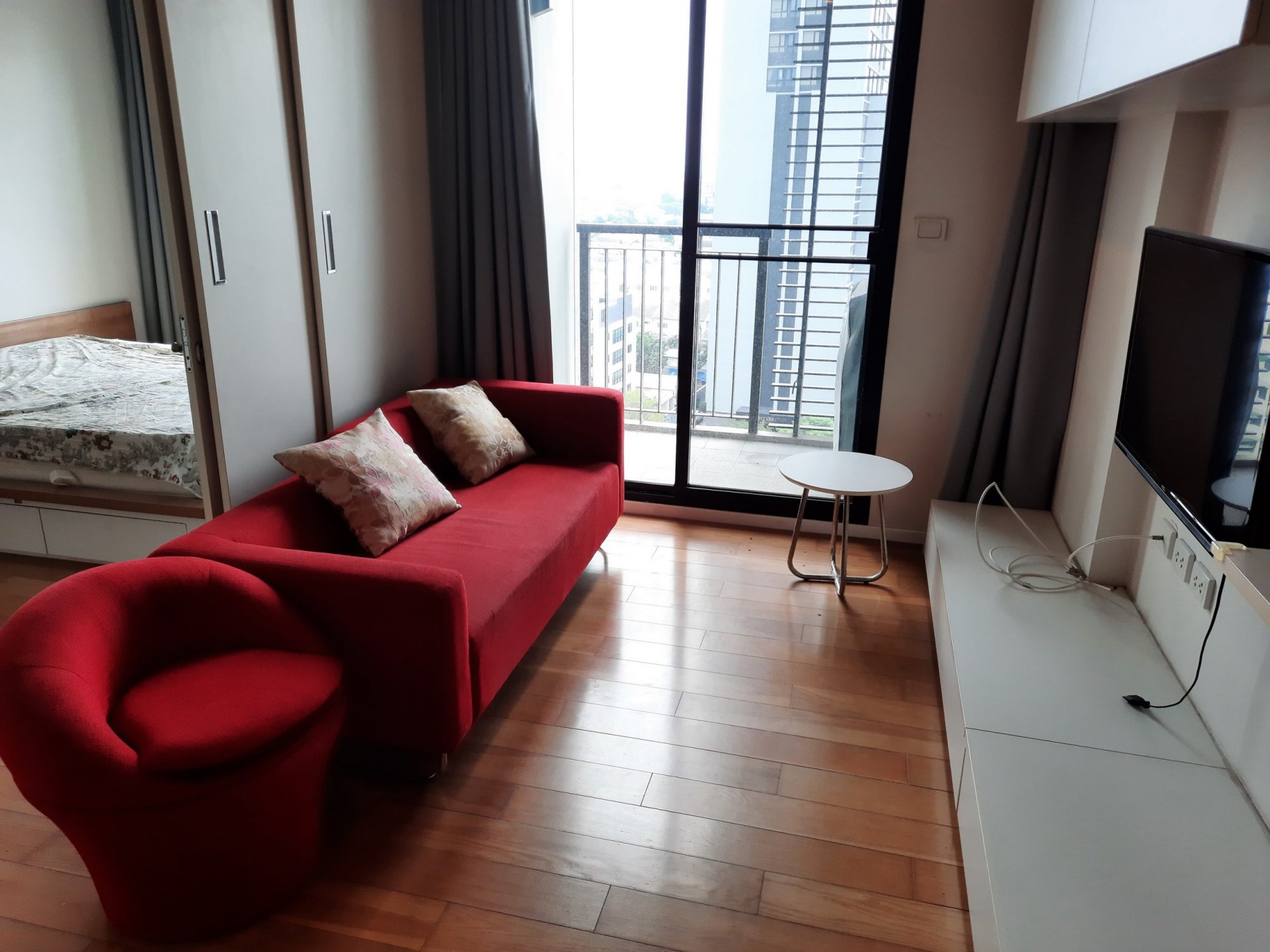 ** ขาย/เช่า! ** Blocs 77 ขายเพียง 4,100,000บาท ค่าโอนคนละครึ่ง เช่าเพียง 16,000บาท/เดือน 1 ห้องนอน 1 ห้องน้ำ 40ตรม. ใกล้ BTS อ่อนนุช เฟอร์นิเจอร์ครบพร้อมเข้าอยู่ (ราคาต่อรองได้) PROP000350