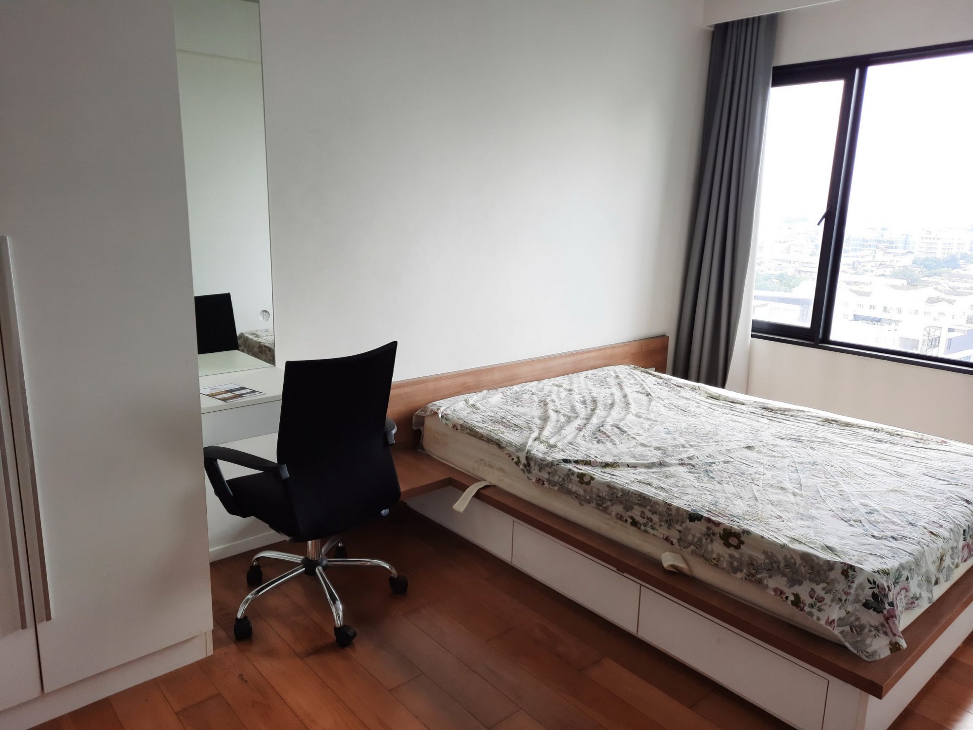 ** ขาย/เช่า! ** Blocs 77 ขายเพียง 4,100,000บาท ค่าโอนคนละครึ่ง เช่าเพียง 16,000บาท/เดือน 1 ห้องนอน 1 ห้องน้ำ 40ตรม. ใกล้ BTS อ่อนนุช เฟอร์นิเจอร์ครบพร้อมเข้าอยู่ (ราคาต่อรองได้) PROP000350