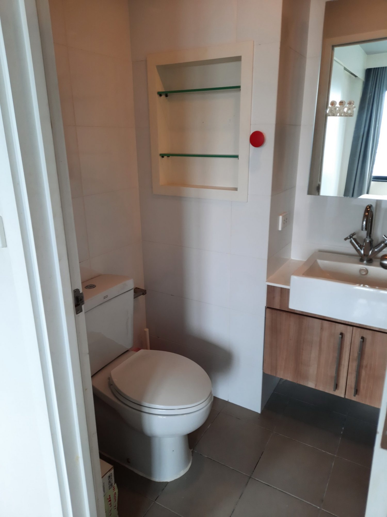 ** ขาย/เช่า! ** Blocs 77 ขายเพียง 4,100,000บาท ค่าโอนคนละครึ่ง เช่าเพียง 16,000บาท/เดือน 1 ห้องนอน 1 ห้องน้ำ 40ตรม. ใกล้ BTS อ่อนนุช เฟอร์นิเจอร์ครบพร้อมเข้าอยู่ (ราคาต่อรองได้) PROP000350