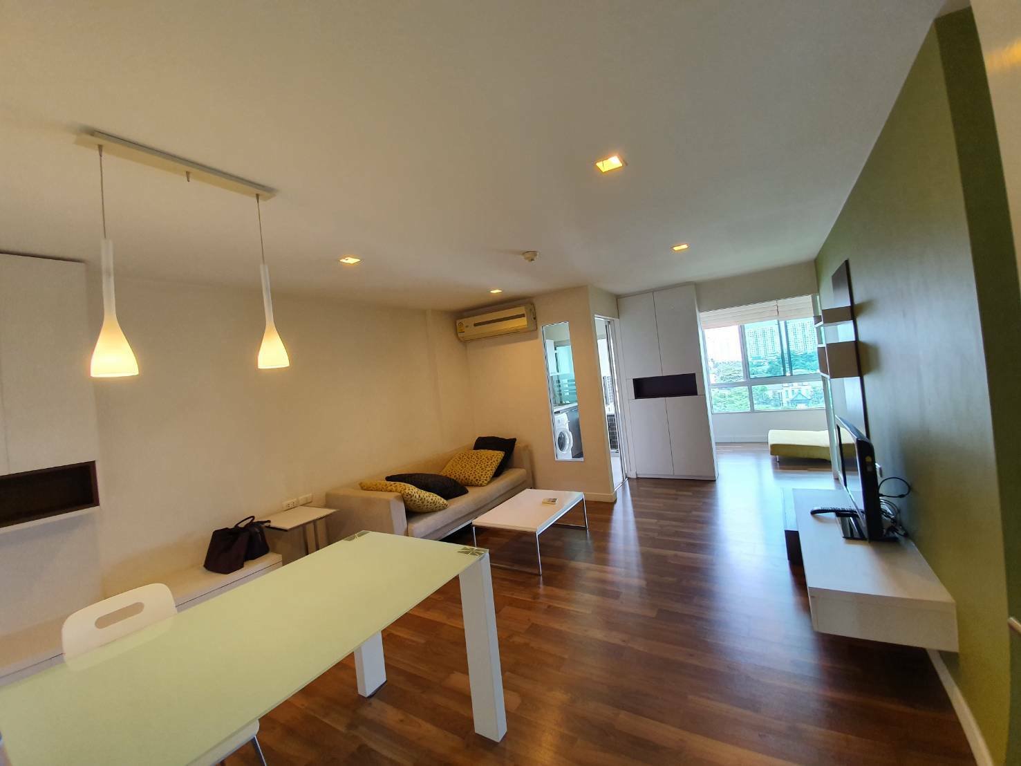 ** ขาย/เช่า! ** The Room Sukhumvit 79 ขาย เพียง 4,815,000บาท รวมค่าใช้จ่ายทุกอย่าง เช่าเพียง 18,000บาท/เดือน 1 ห้องนอน 1 ห้องน้ำ 46ตรม. ใกล้ BTS อ่อนนุช เฟอร์นิเจอร์ครบพร้อมเข้าอยู่ PROP000356