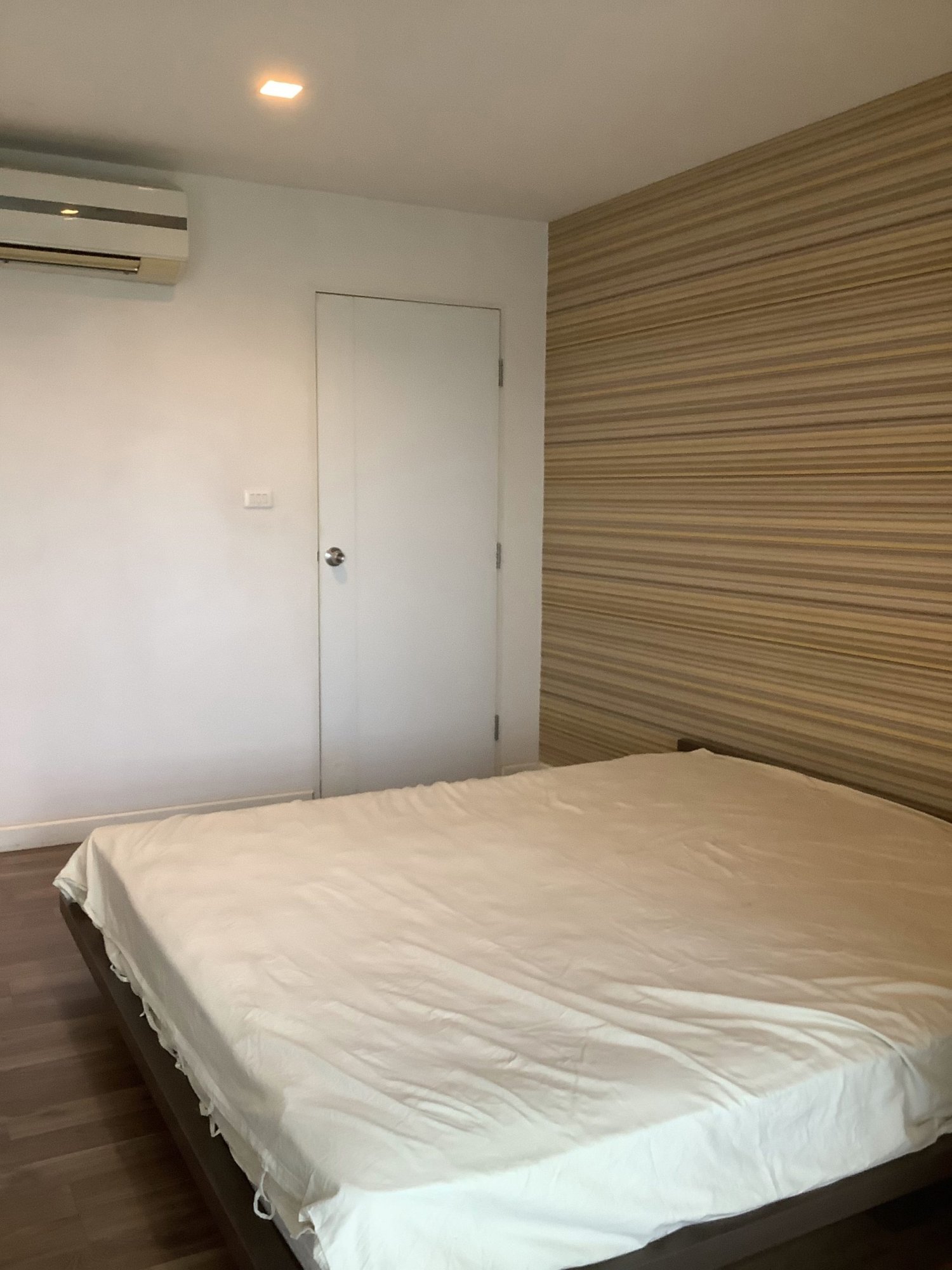 ** ขาย/เช่า! ** The Room Sukhumvit 79 ขาย เพียง 4,815,000บาท รวมค่าใช้จ่ายทุกอย่าง เช่าเพียง 18,000บาท/เดือน 1 ห้องนอน 1 ห้องน้ำ 46ตรม. ใกล้ BTS อ่อนนุช เฟอร์นิเจอร์ครบพร้อมเข้าอยู่ PROP000356