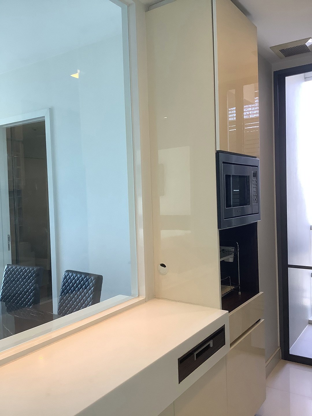 ** ขาย/เช่า! ** The Room Sukhumvit 62 ขายเพียง 12,840,000บาท รวมค่าใช้จ่ายทุกอย่าง เช่าเพียง 40,000บาท/เดือน 2 ห้องนอน 2 ห้องนอน 77ตรม. ใกล้ BTS ปุณณวิถี เฟอร์นิเจอร์ครบพร้อมเข้าอยู่ (ราคาต่อรองได้) PROP000357